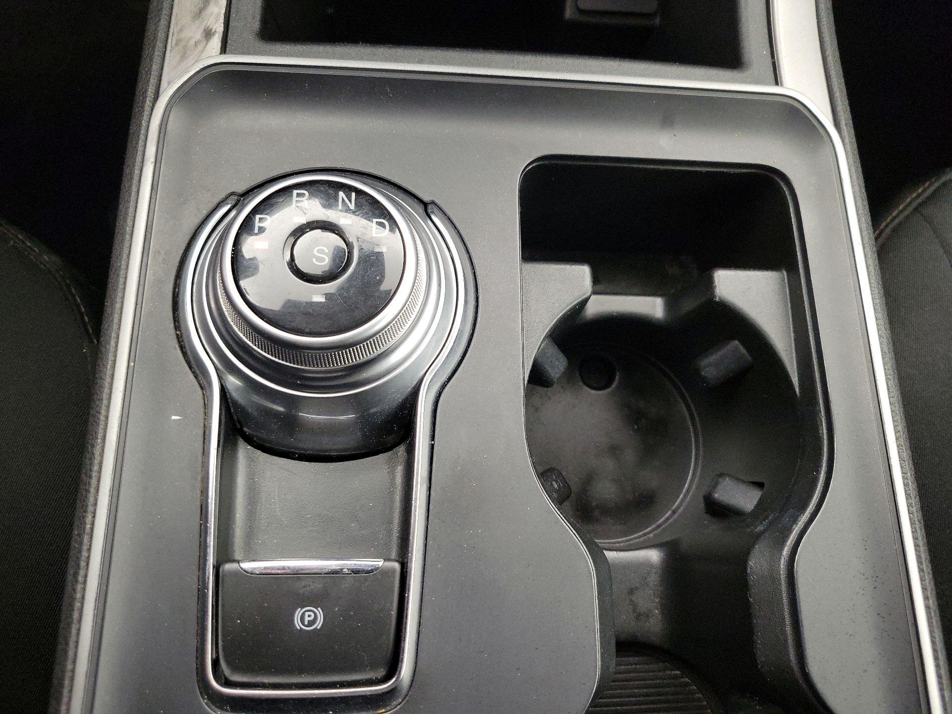 Thumbnail: 2021 Ford Edge - 17