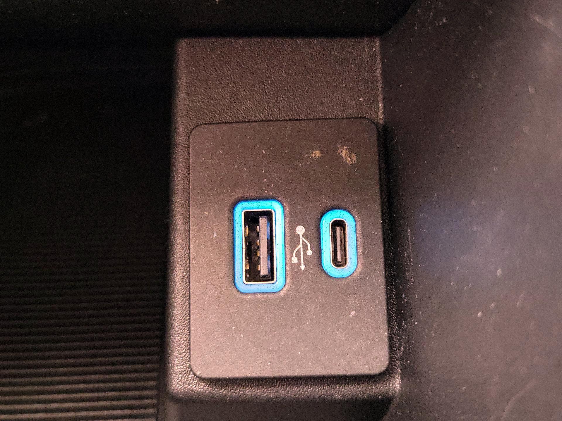 Thumbnail: 2021 Ford Edge - 18