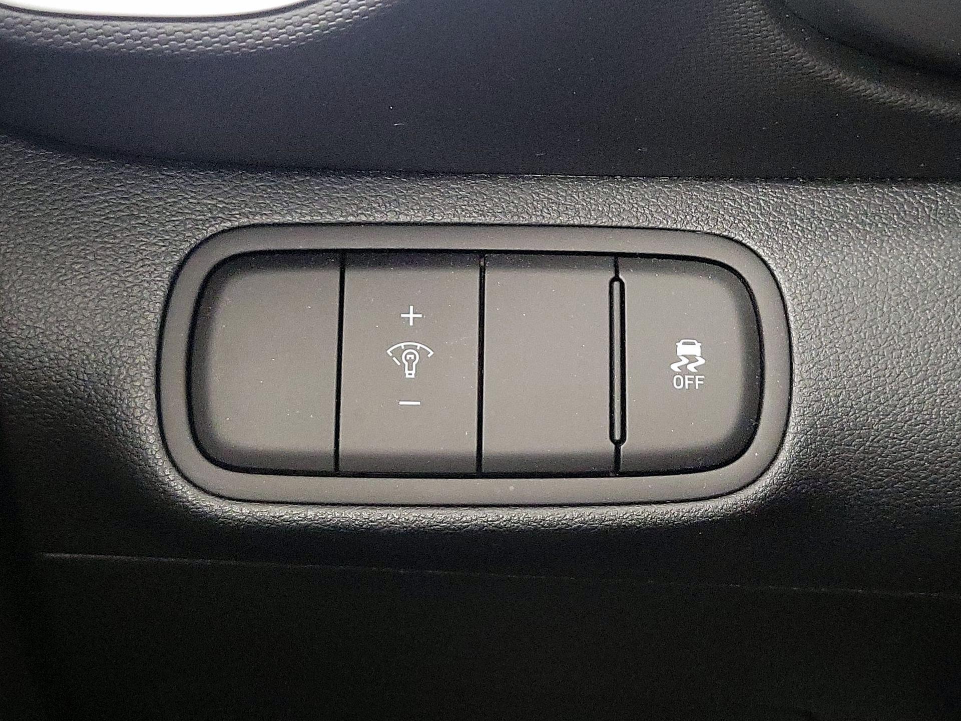 Thumbnail: 2023 Hyundai Venue - 13