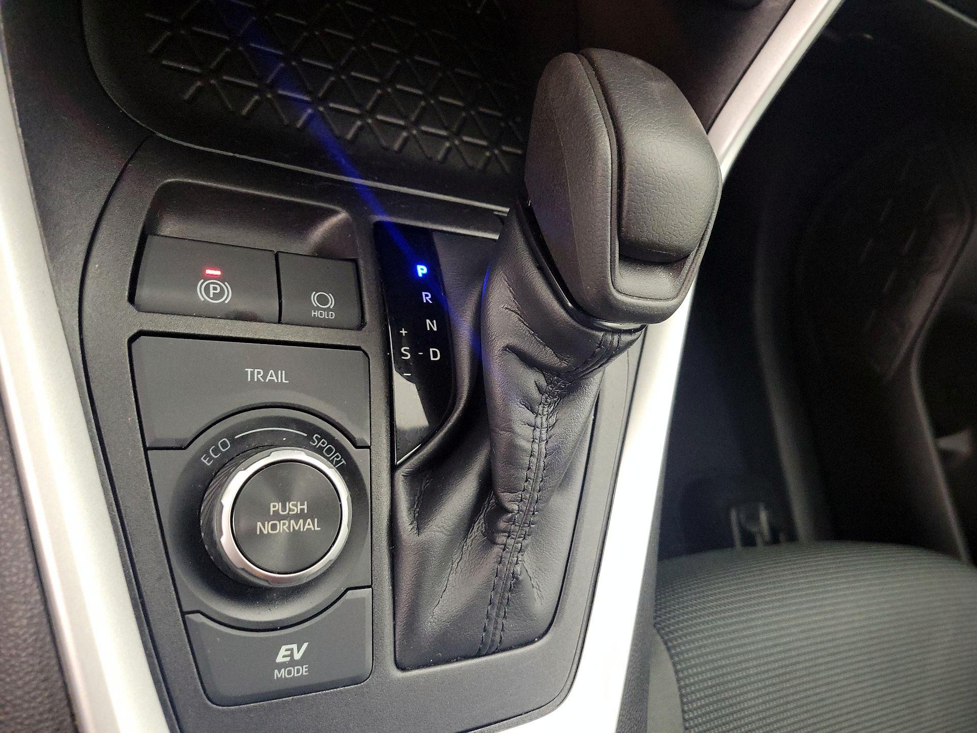 Thumbnail: 2023 Toyota RAV4 - 17