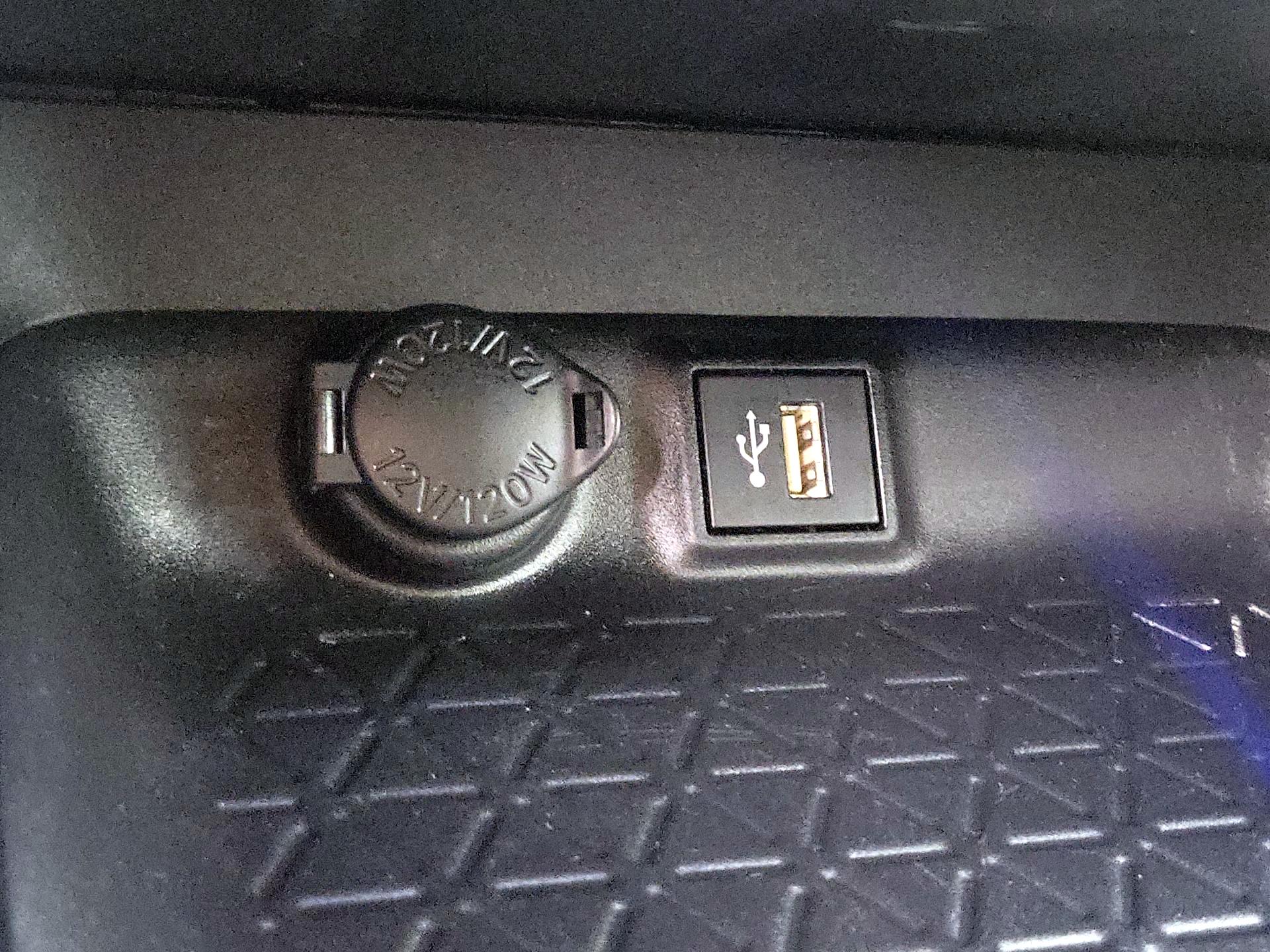 Thumbnail: 2023 Toyota RAV4 - 18