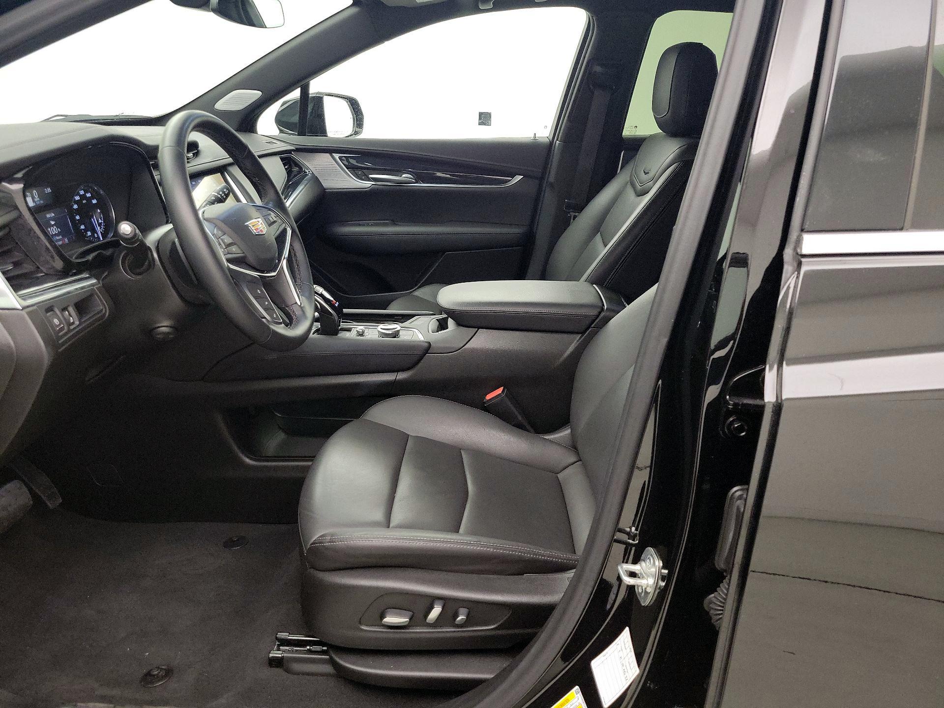 Thumbnail: 2025 Cadillac XT5 - 11