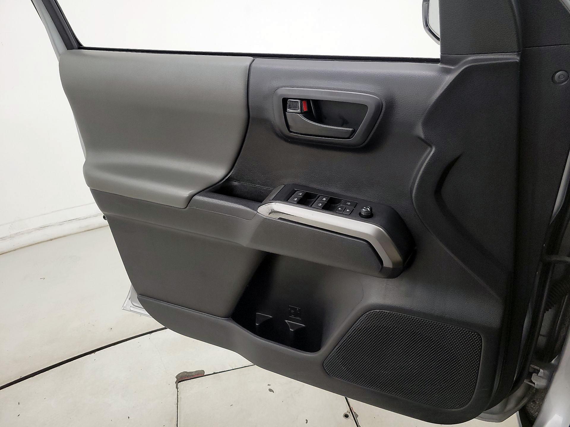 Thumbnail: 2021 Toyota Tacoma - 12