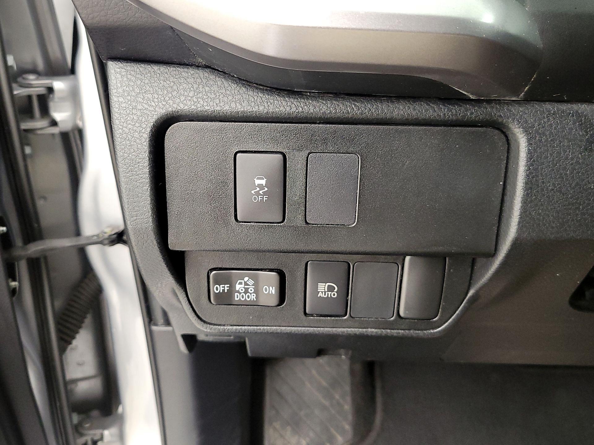 Thumbnail: 2021 Toyota Tacoma - 13