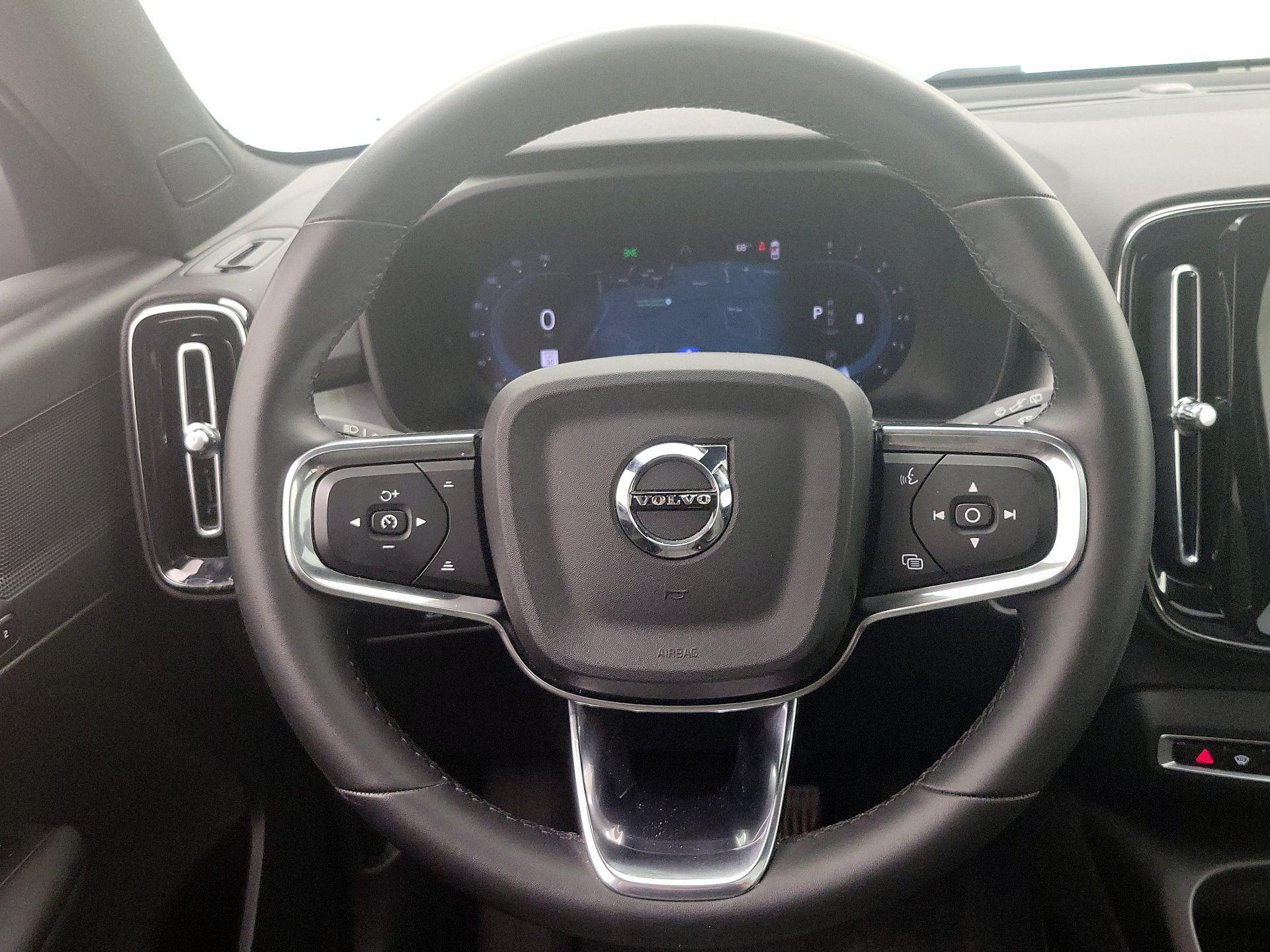 Thumbnail: 2024 Volvo XC40 - 10