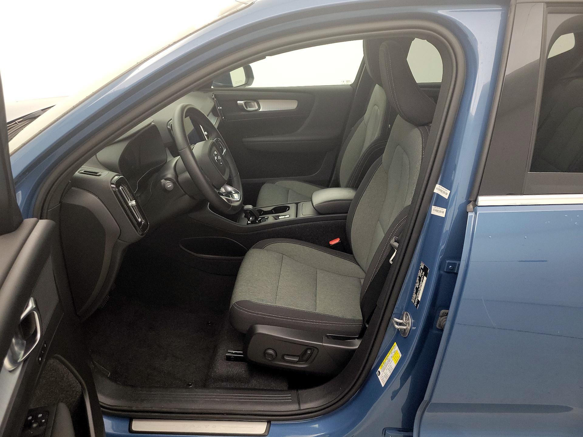 Thumbnail: 2024 Volvo XC40 - 11