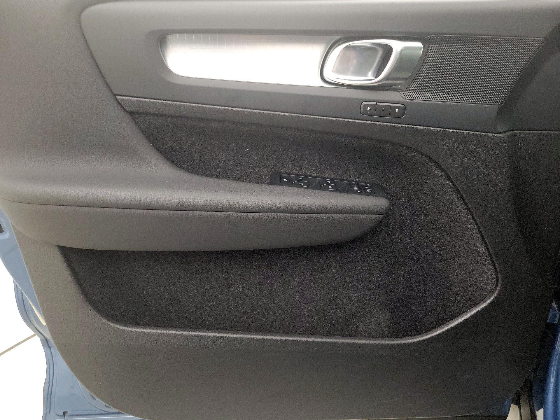 Thumbnail: 2024 Volvo XC40 - 12