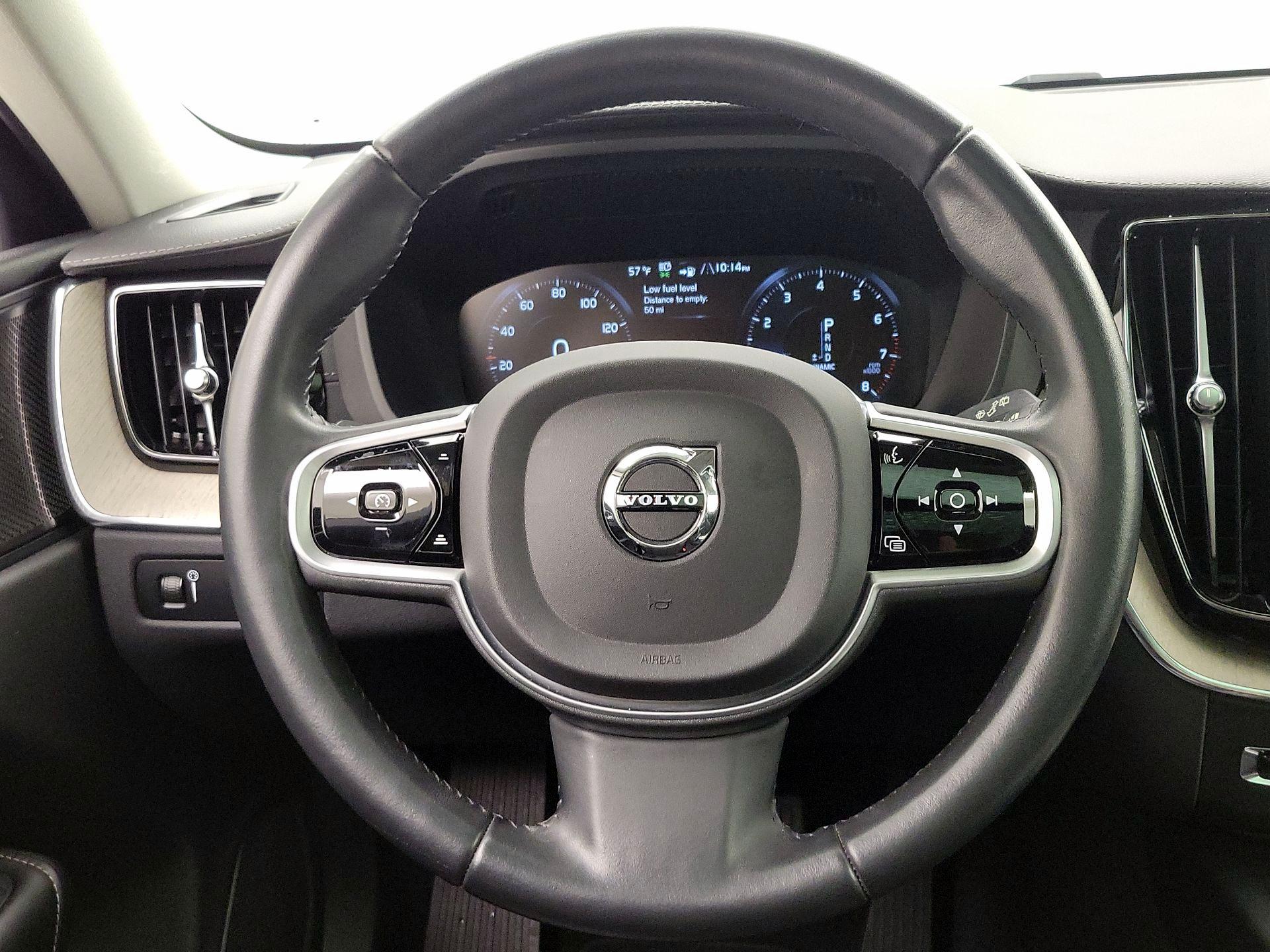 Thumbnail: 2021 Volvo XC60 - 10