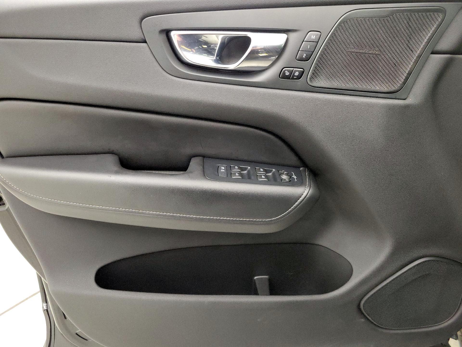 Thumbnail: 2021 Volvo XC60 - 12