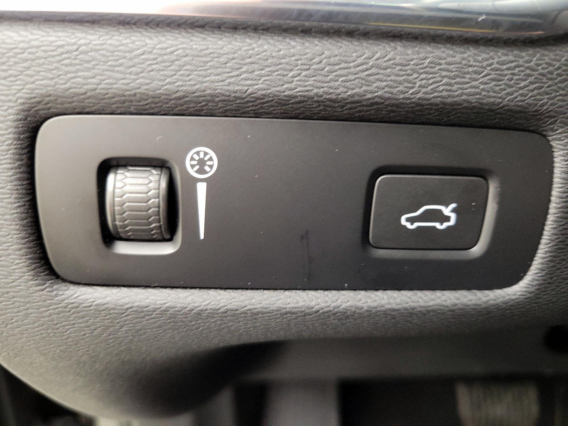 Thumbnail: 2021 Volvo XC60 - 13