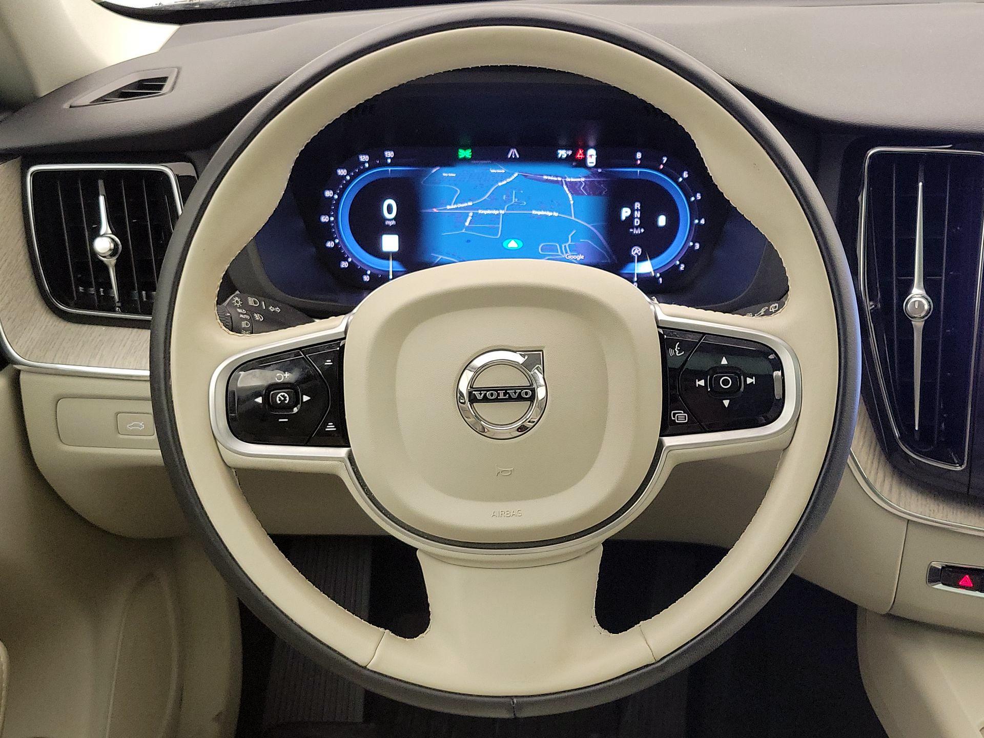 Thumbnail: 2023 Volvo XC60 - 10