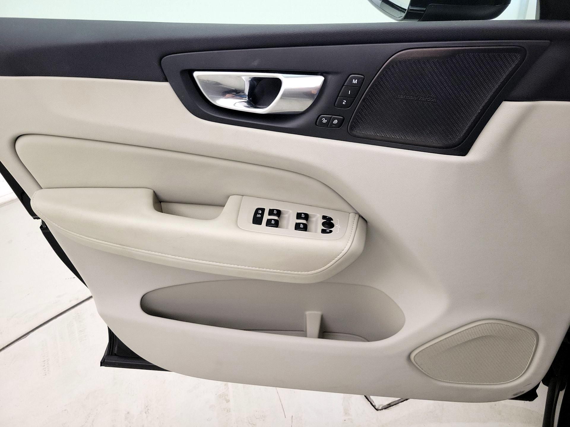 Thumbnail: 2023 Volvo XC60 - 12