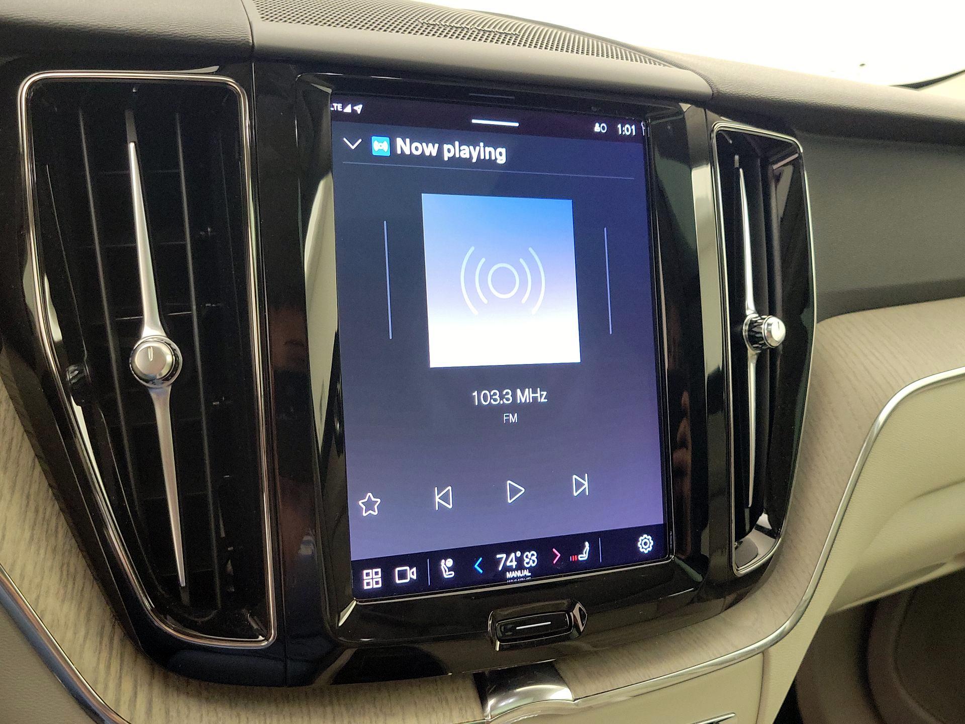 Thumbnail: 2023 Volvo XC60 - 16