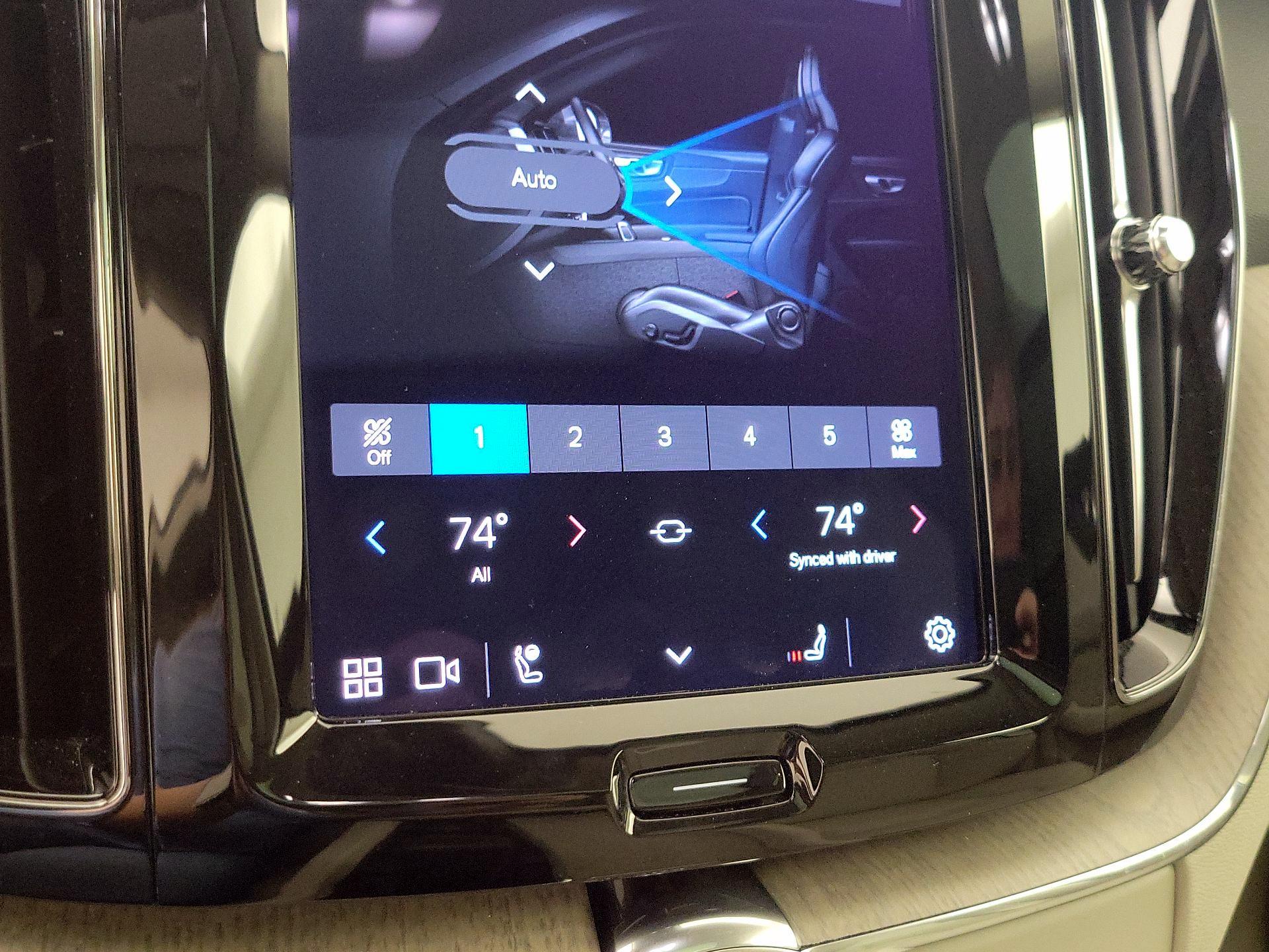 Thumbnail: 2023 Volvo XC60 - 17