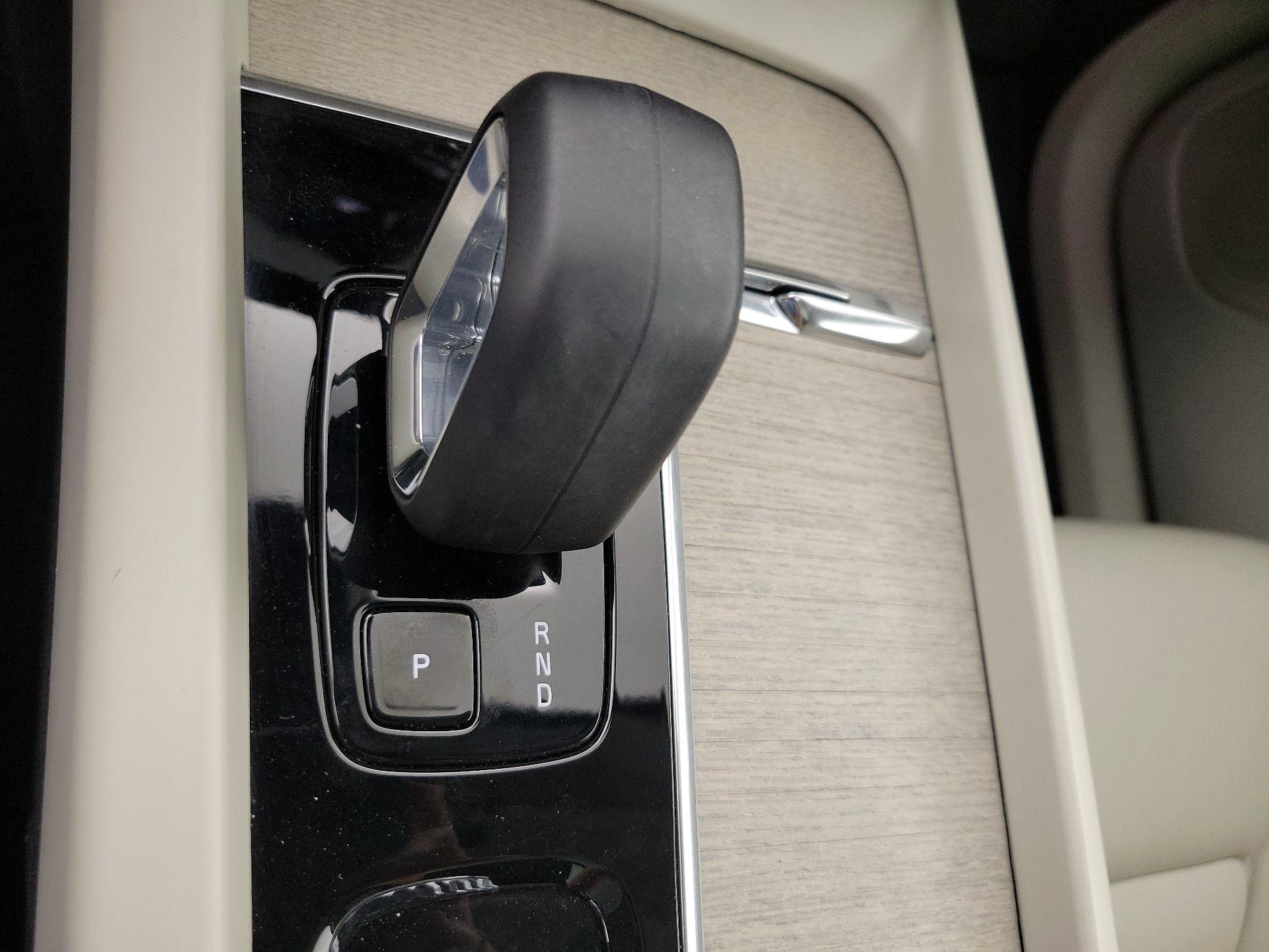 Thumbnail: 2023 Volvo XC60 - 18