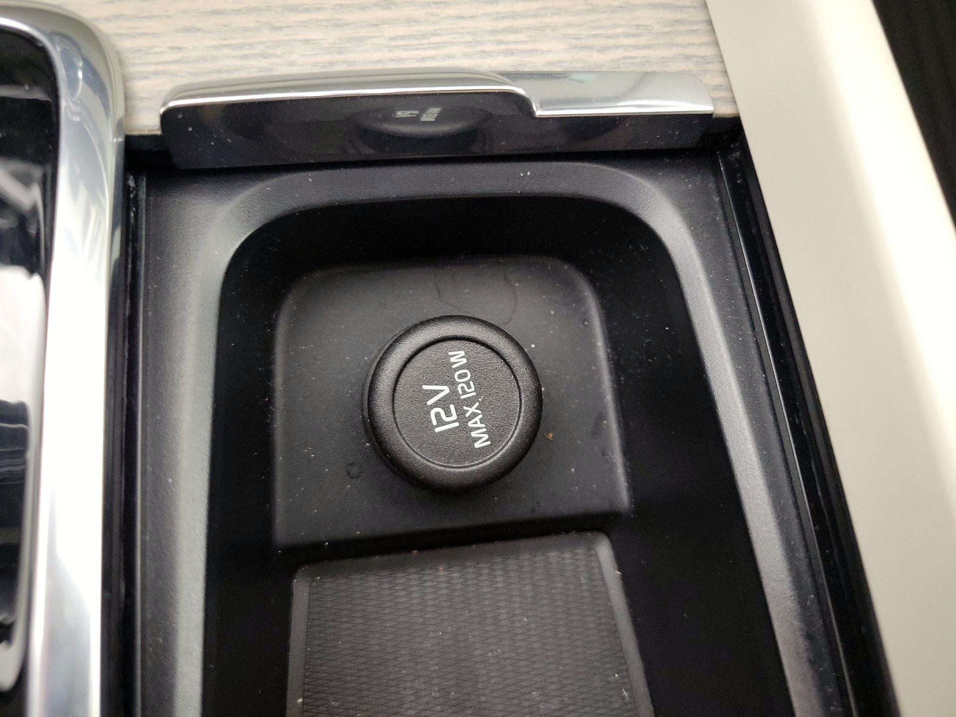 Thumbnail: 2023 Volvo XC60 - 19