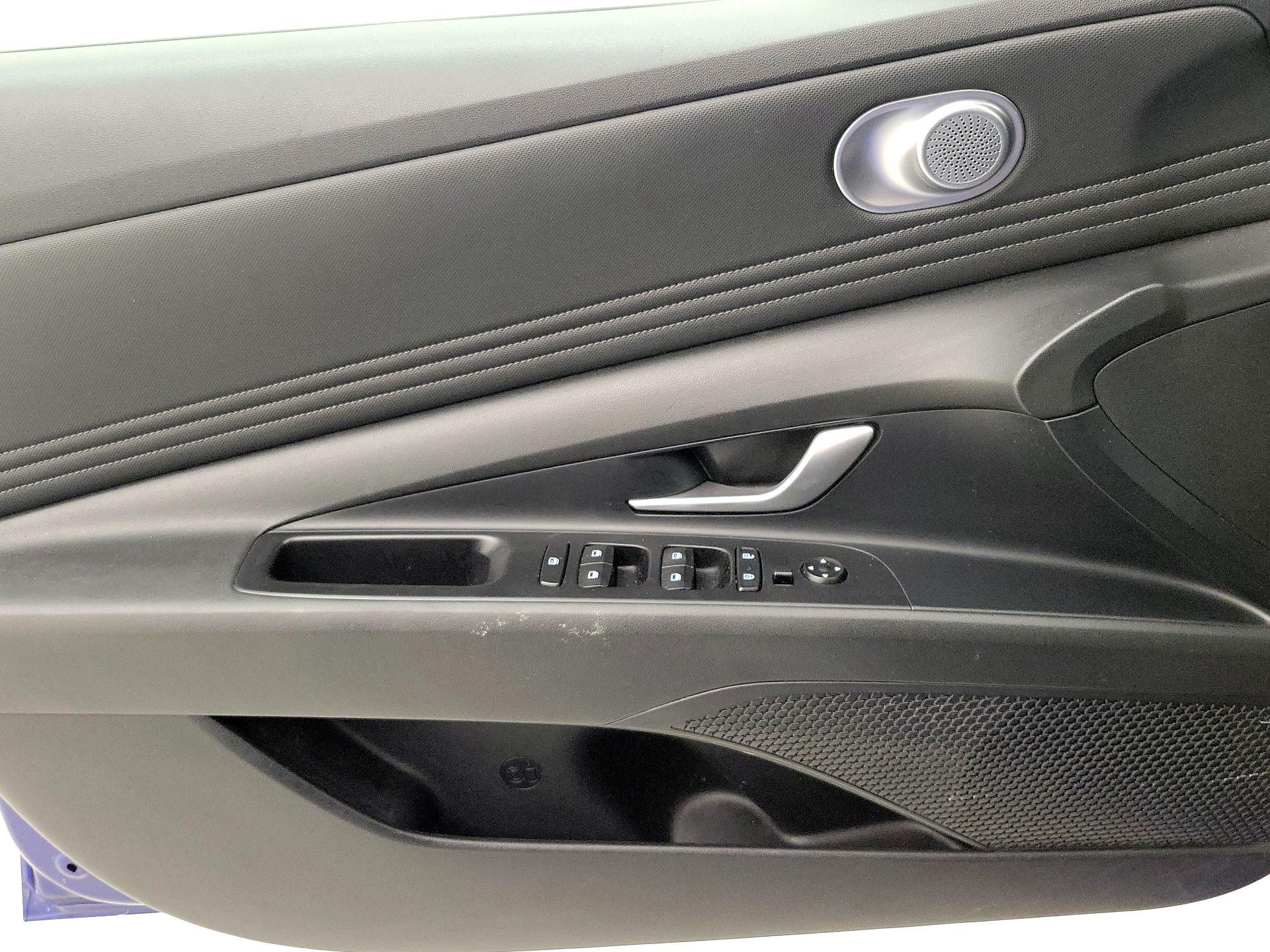 Thumbnail: 2022 Hyundai Elantra - 12