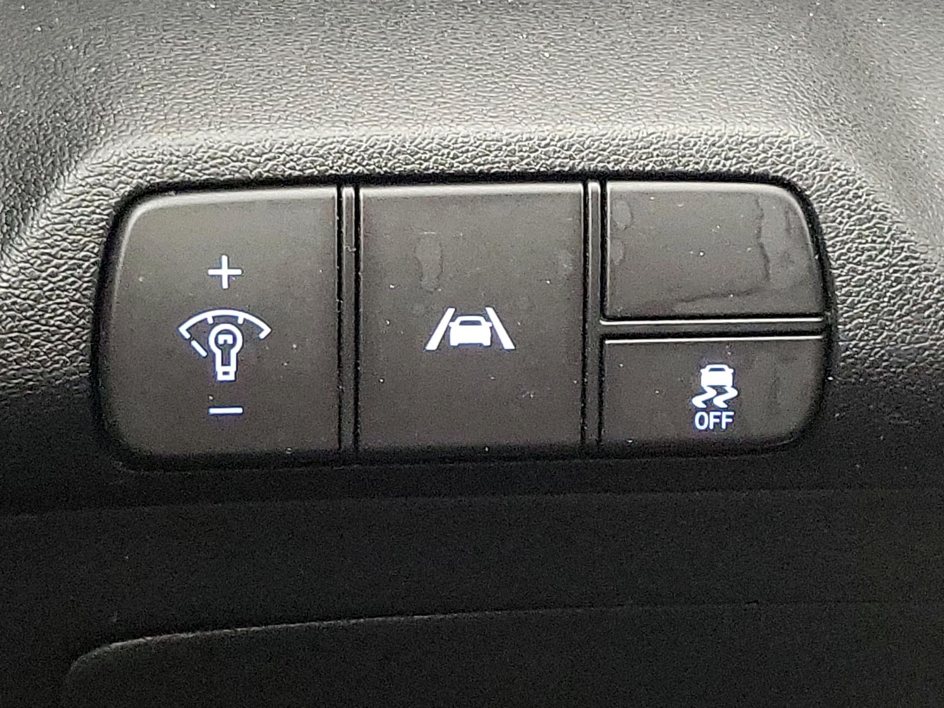 Thumbnail: 2022 Hyundai Elantra - 13