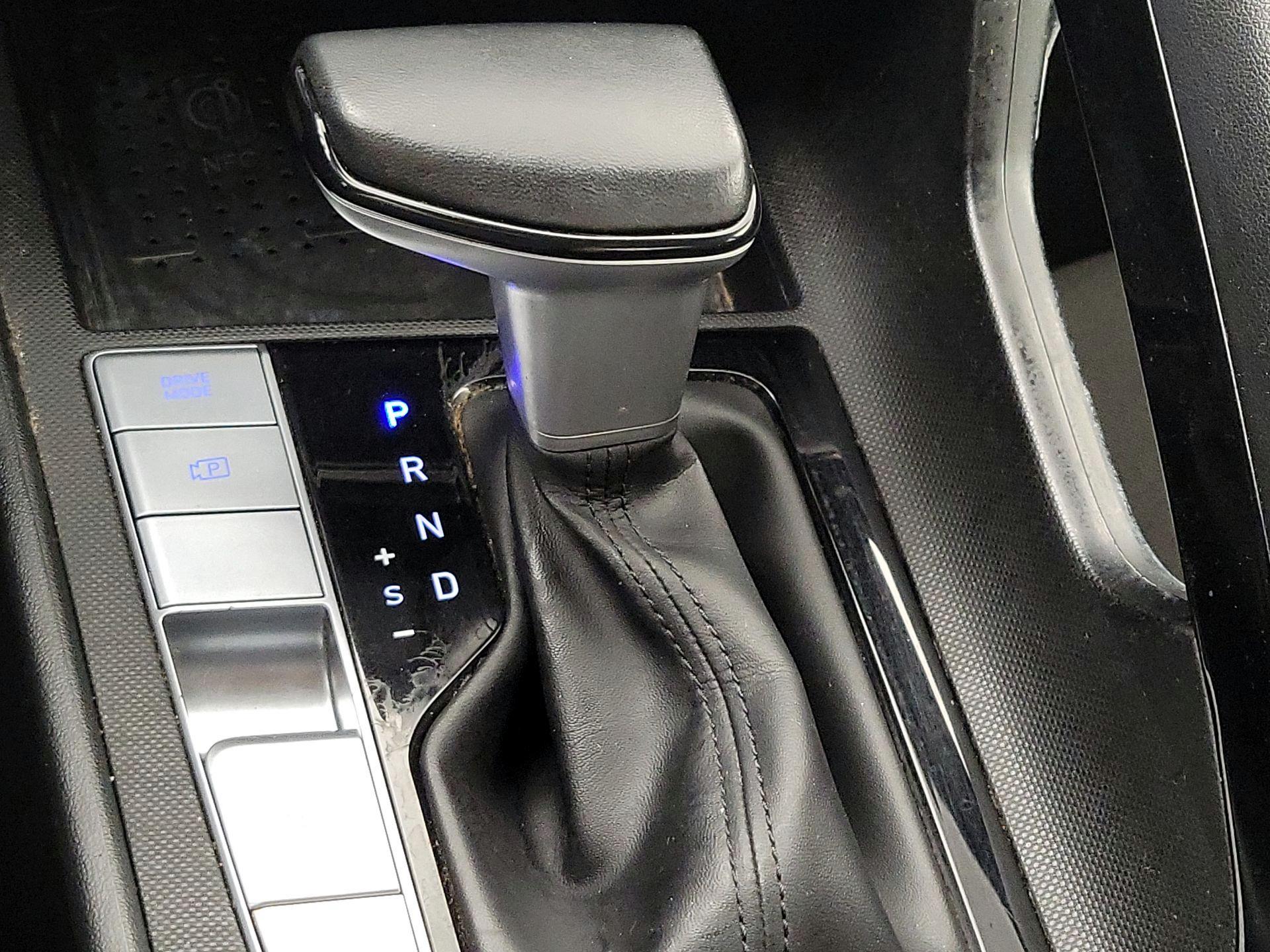 Thumbnail: 2022 Hyundai Elantra - 17