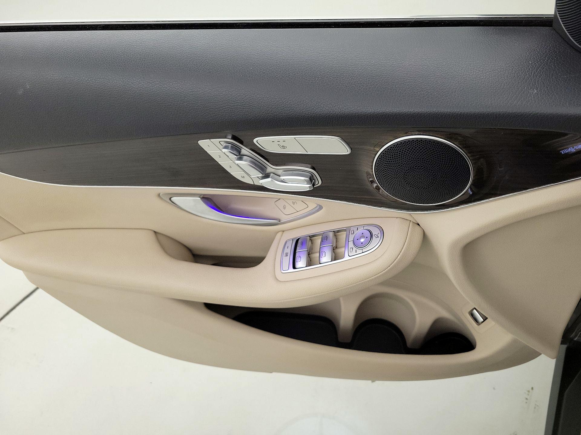 Thumbnail: 2022 Mercedes-Benz GLC - 12