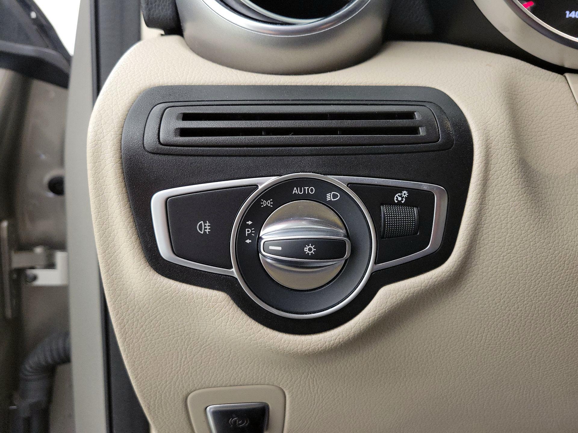 Thumbnail: 2022 Mercedes-Benz GLC - 13