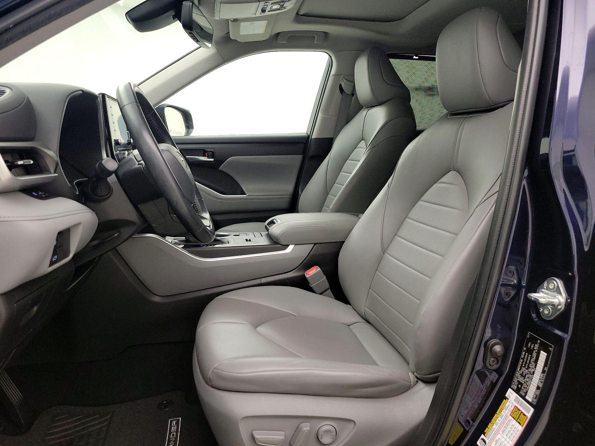 Thumbnail: 2022 Toyota Highlander - 11