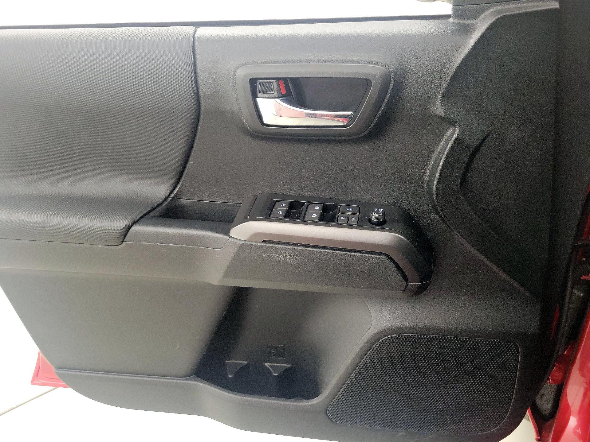 Thumbnail: 2022 Toyota Tacoma - 12