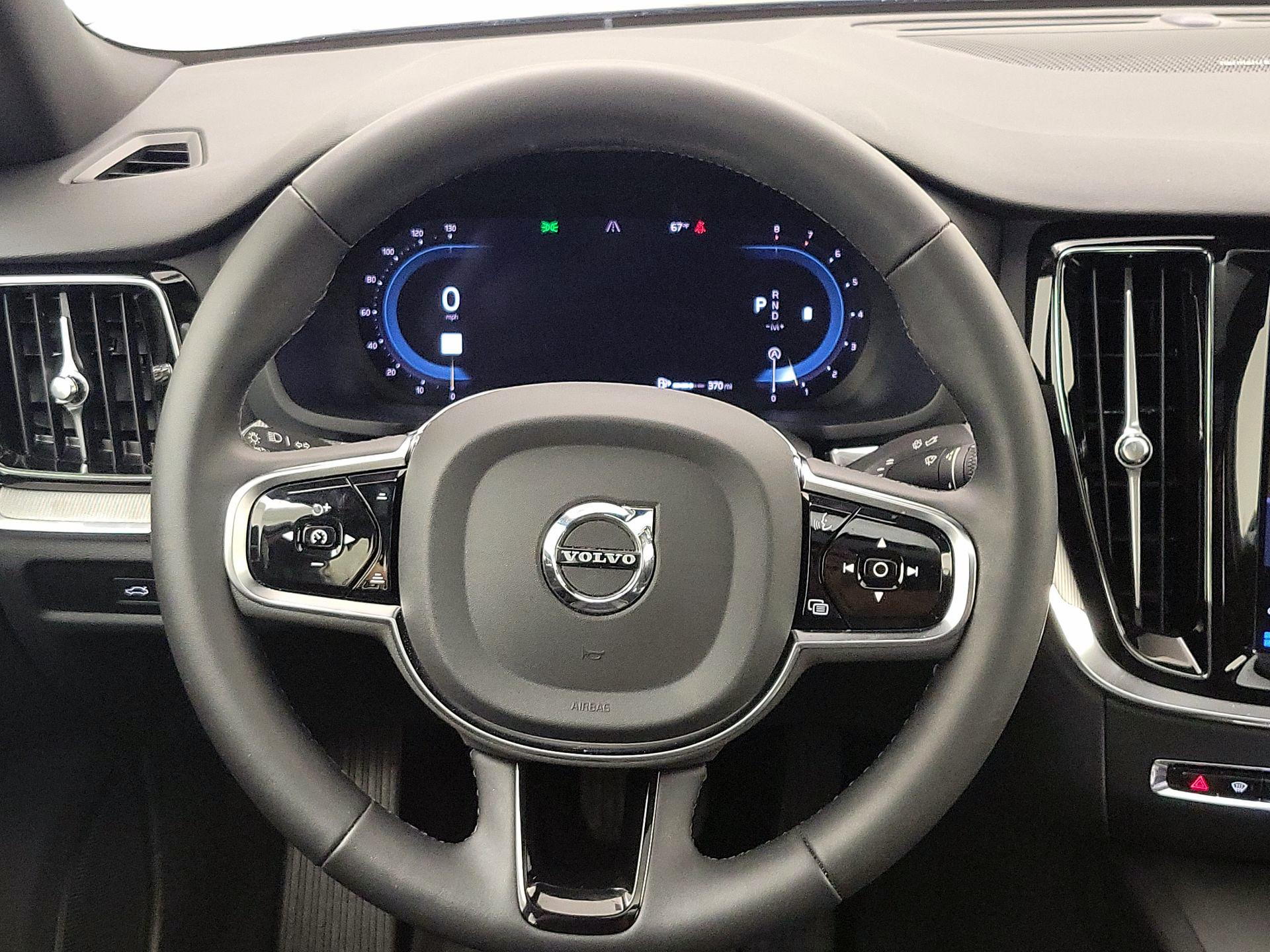 Thumbnail: 2024 Volvo S60 - 10