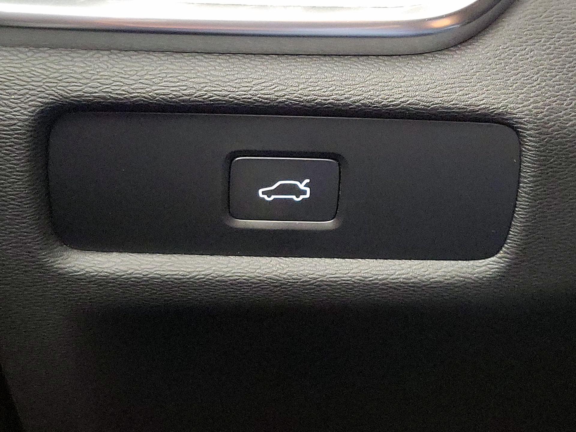 Thumbnail: 2024 Volvo S60 - 13