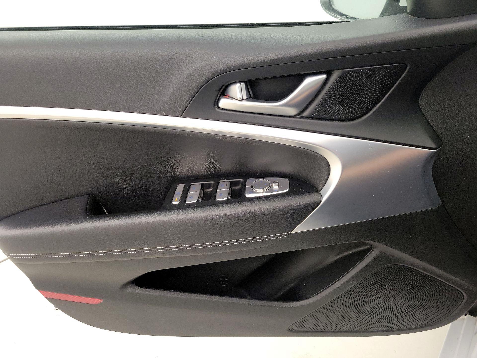 Thumbnail: 2024 Genesis G70 - 12