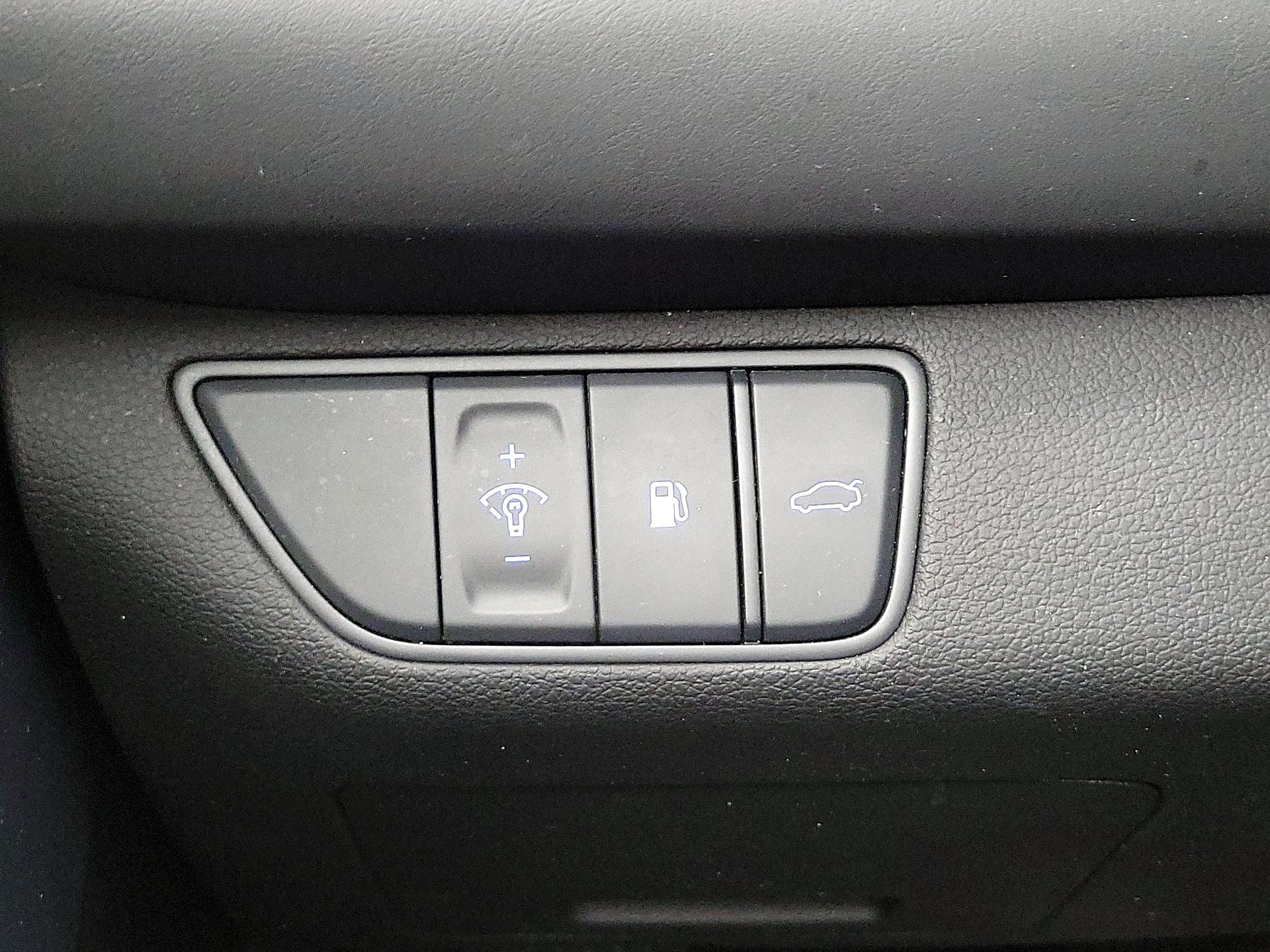 Thumbnail: 2024 Genesis G70 - 13