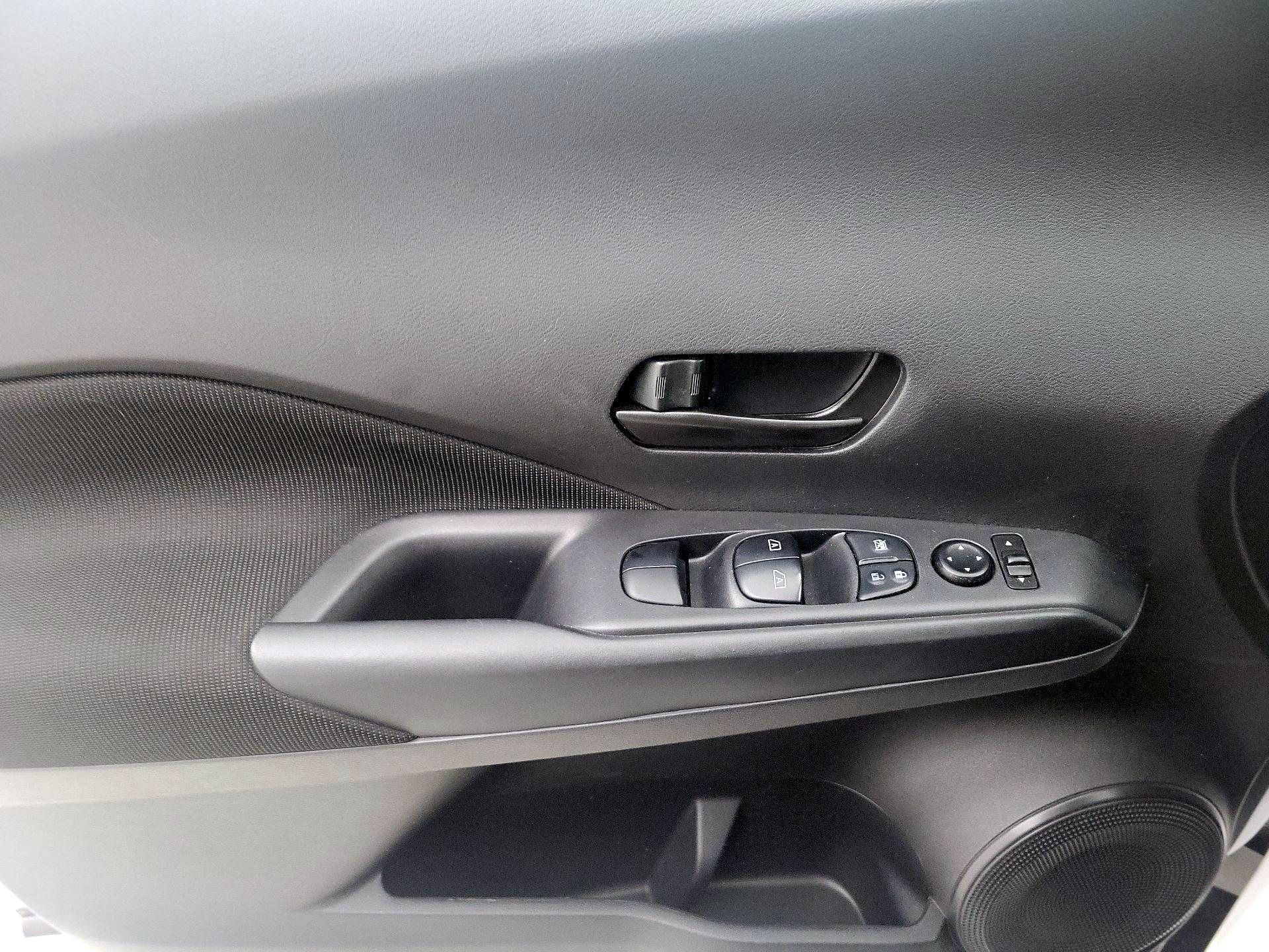 Thumbnail: 2023 Nissan Kicks - 12