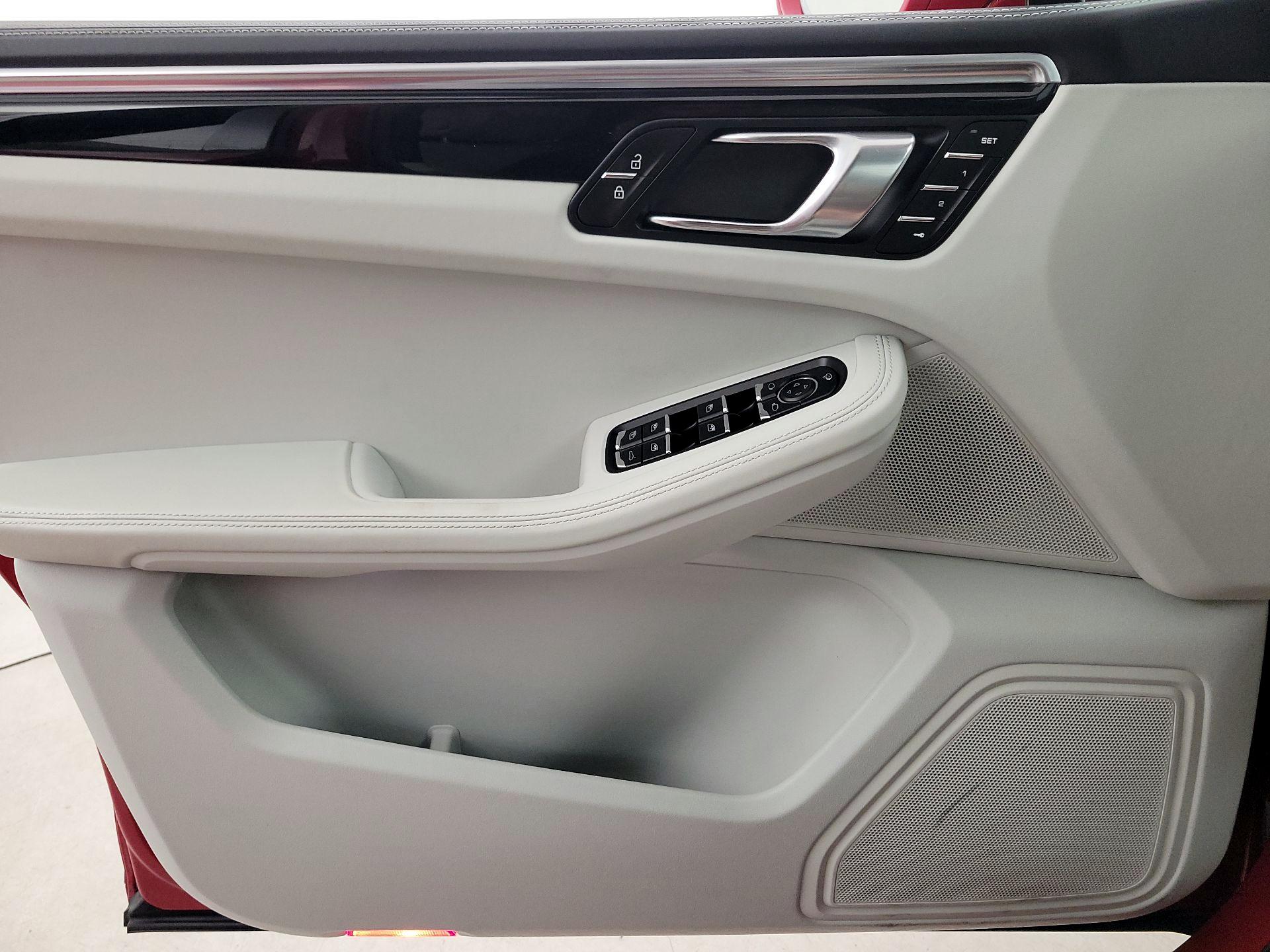 Thumbnail: 2023 Porsche Macan - 12