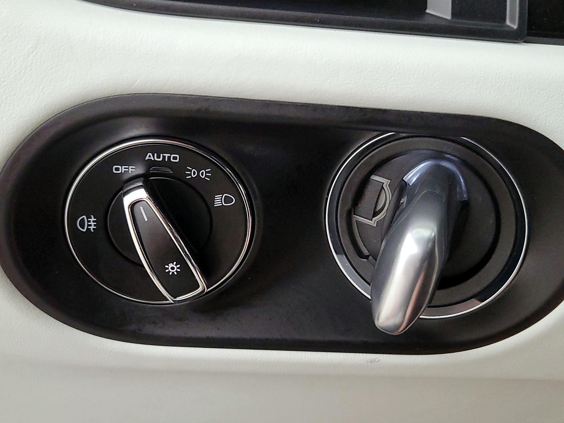 Thumbnail: 2023 Porsche Macan - 13