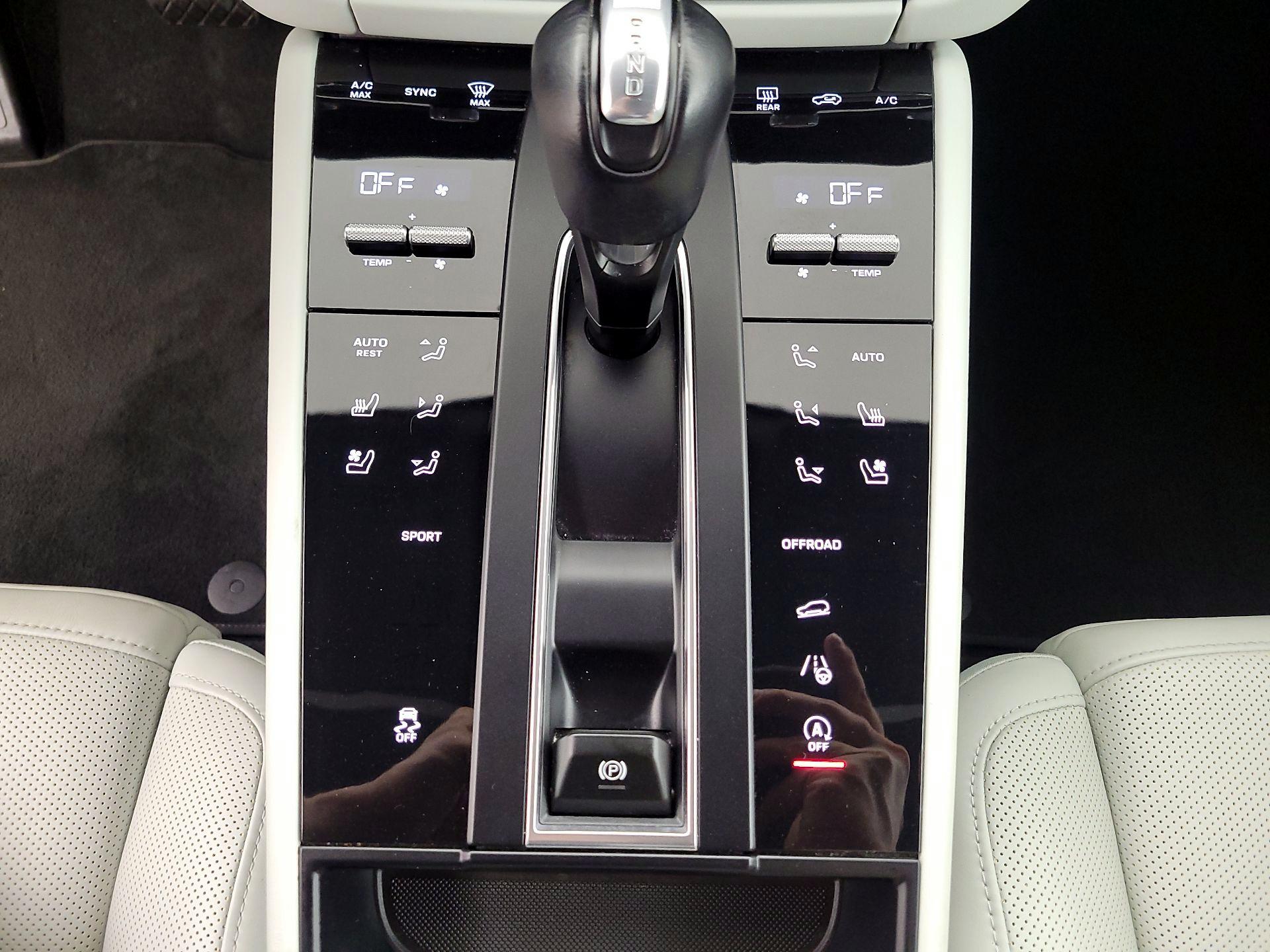 Thumbnail: 2023 Porsche Macan - 17