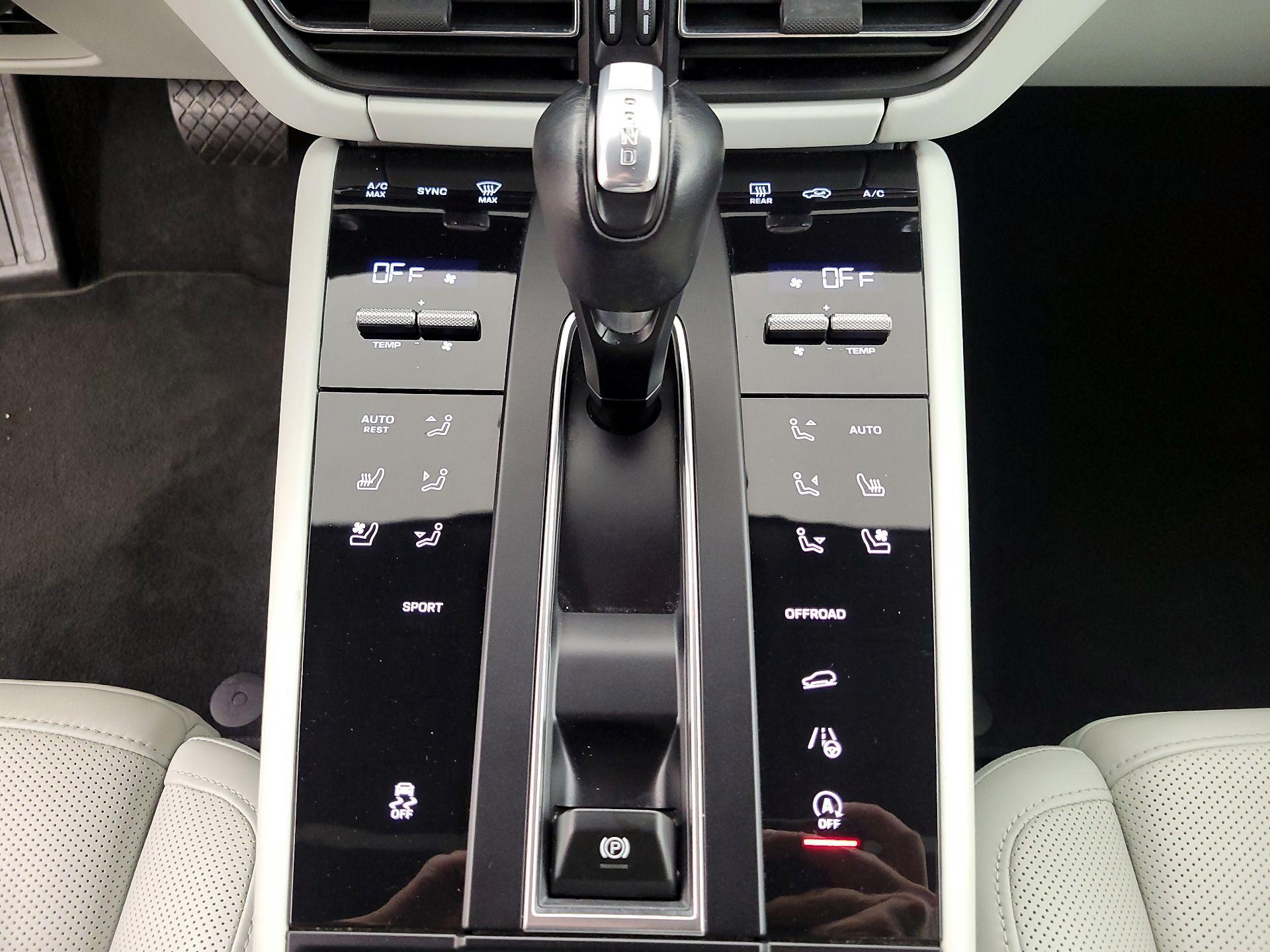 Thumbnail: 2023 Porsche Macan - 18