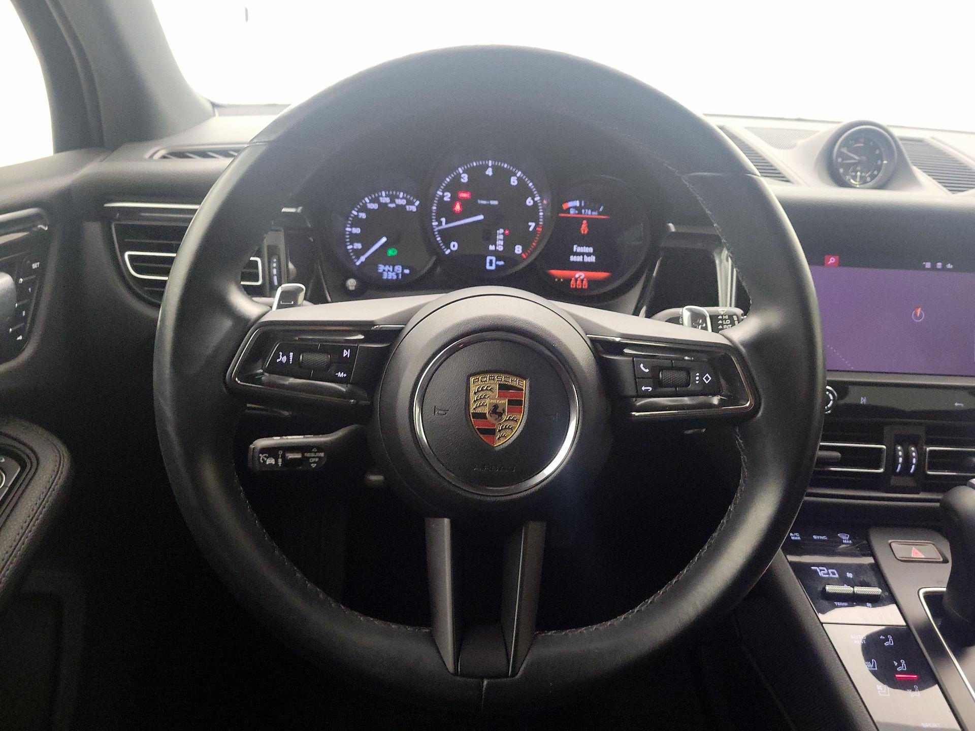 Thumbnail: 2023 Porsche Macan - 10