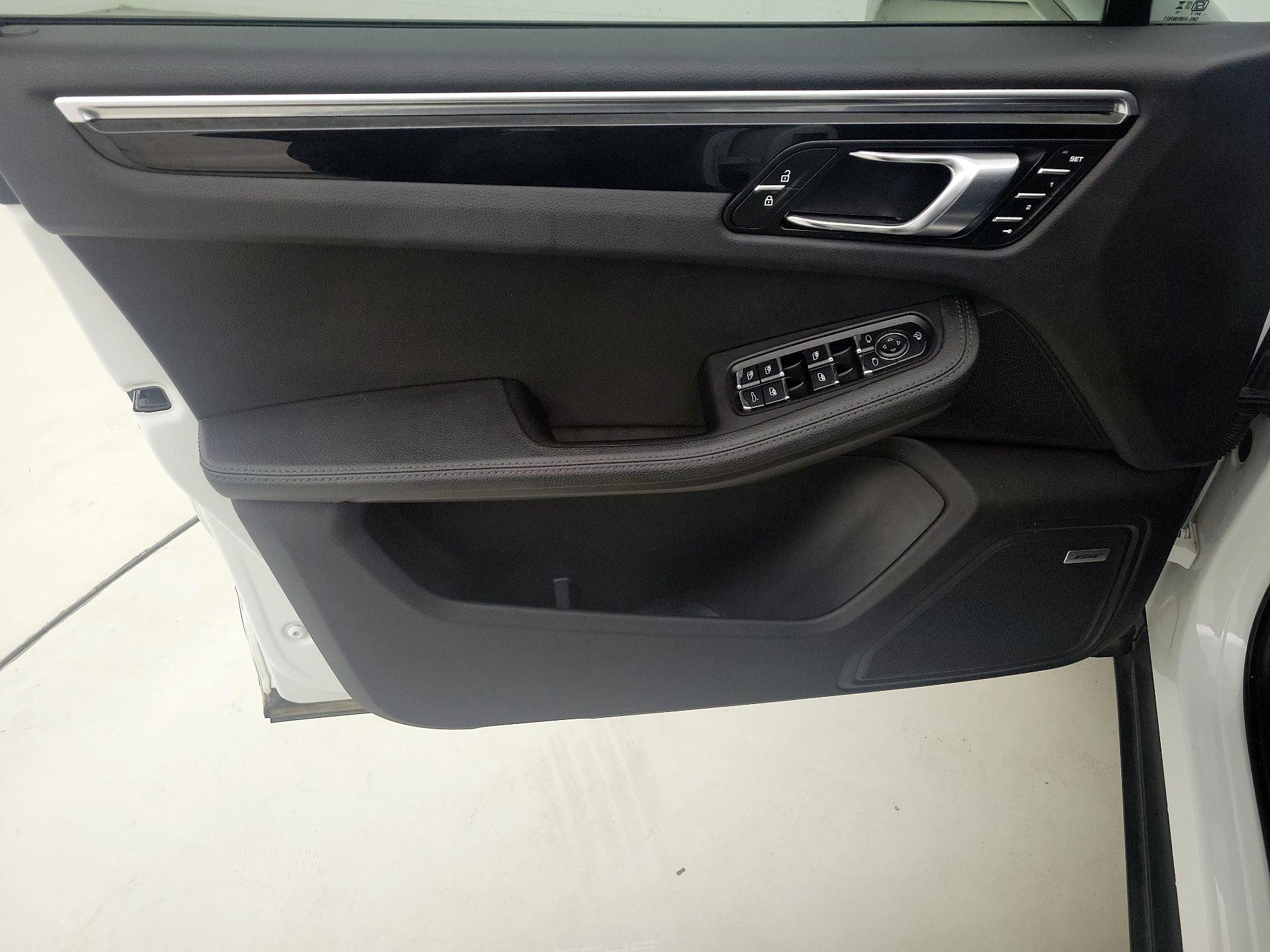 Thumbnail: 2023 Porsche Macan - 12