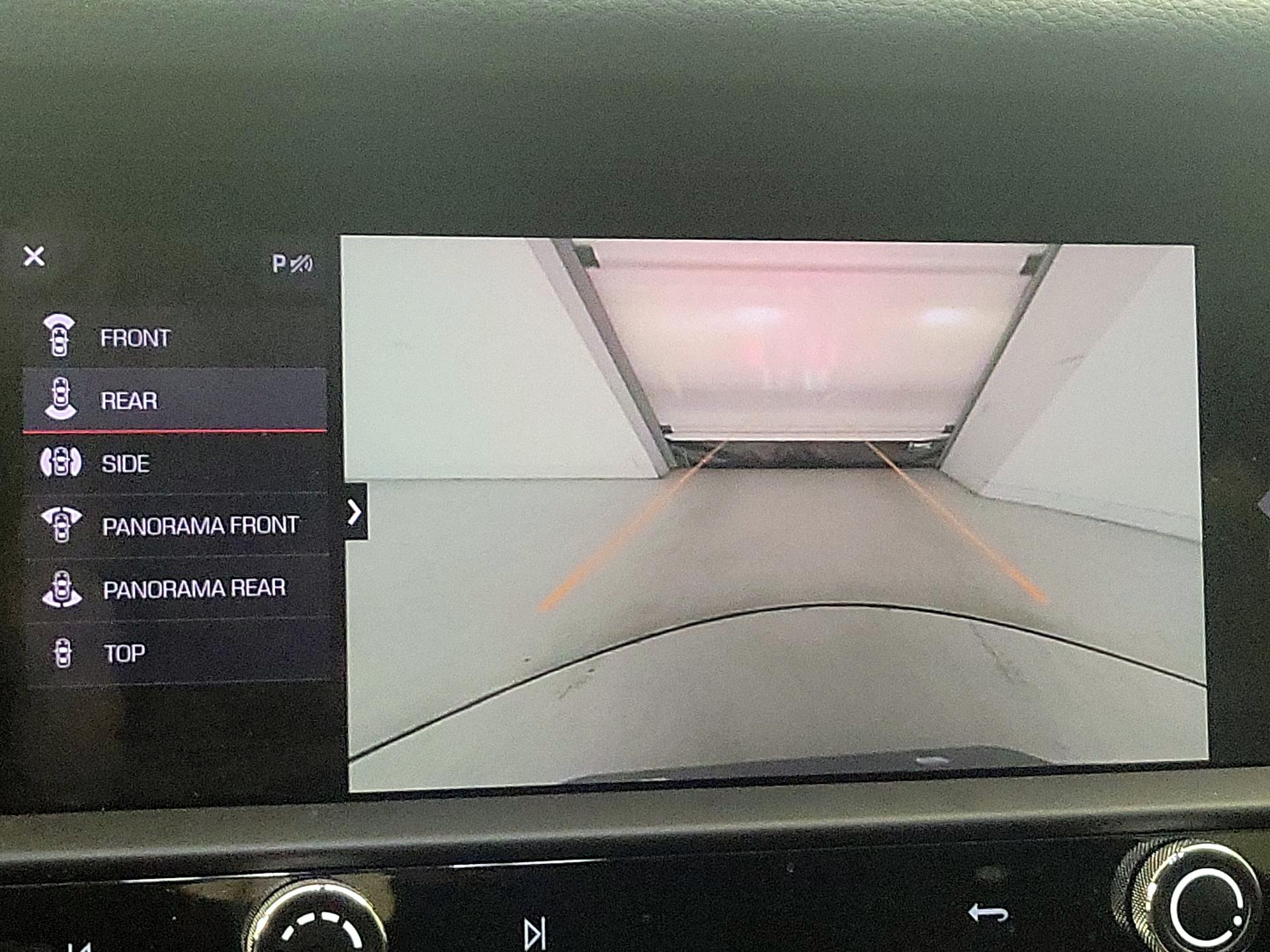 Thumbnail: 2023 Porsche Macan - 15