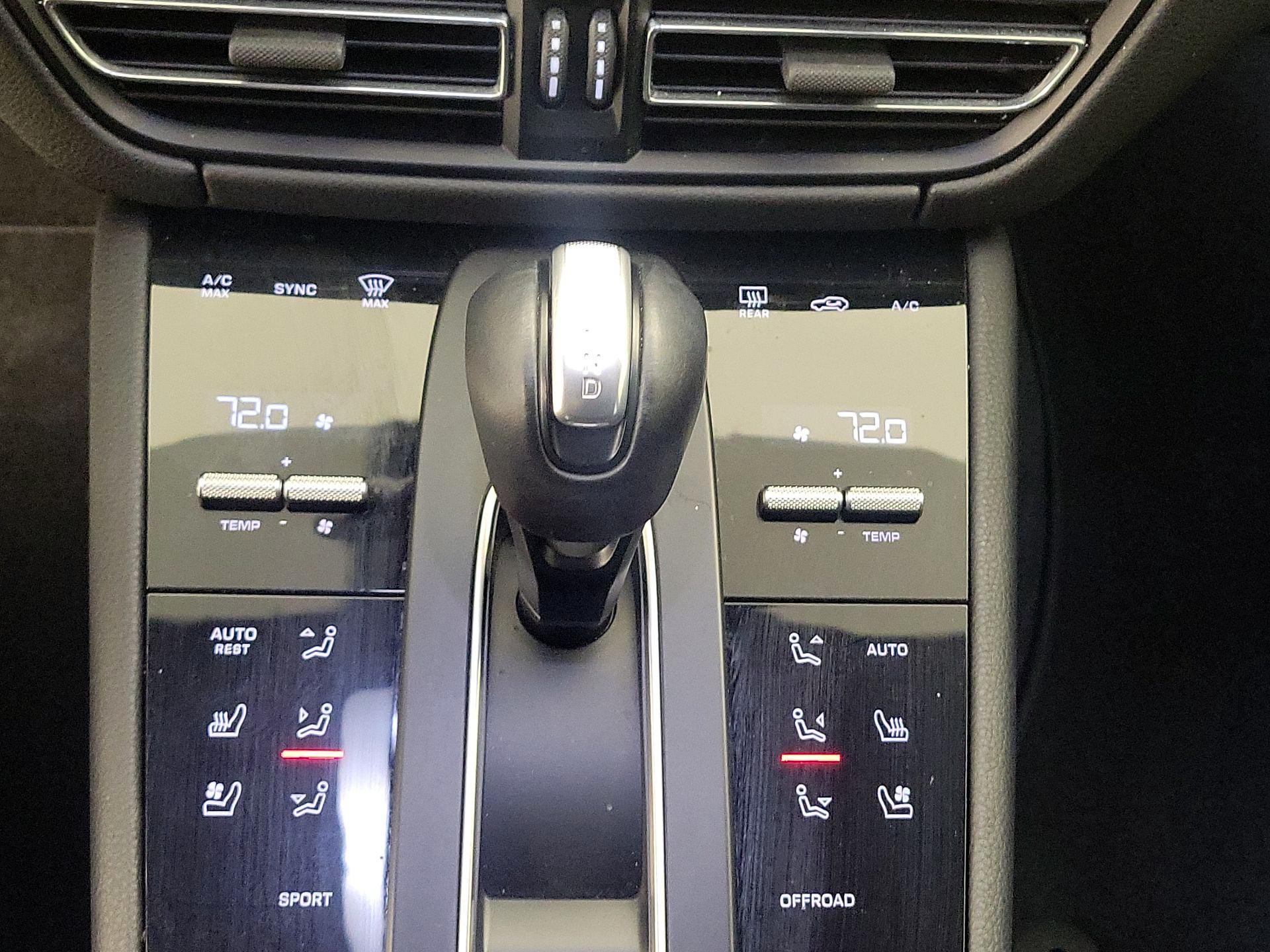 Thumbnail: 2023 Porsche Macan - 17