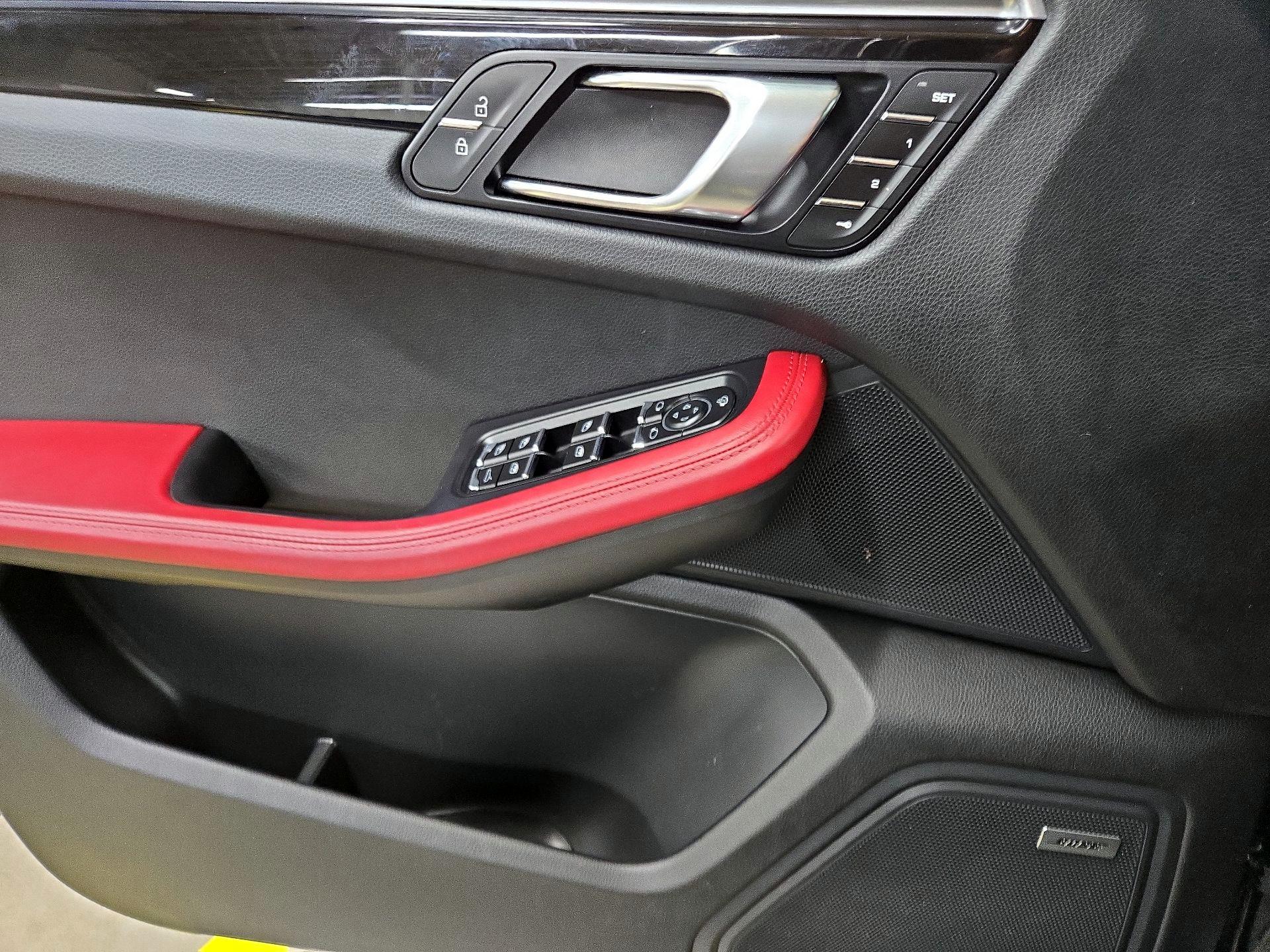 Thumbnail: 2022 Porsche Macan - 12