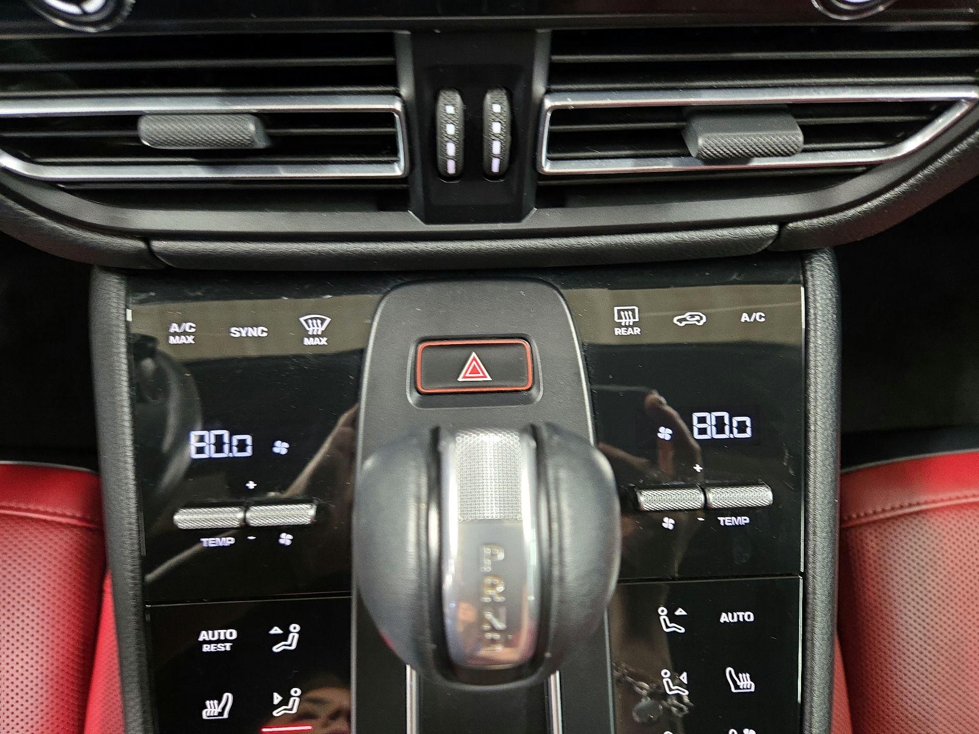 Thumbnail: 2022 Porsche Macan - 14