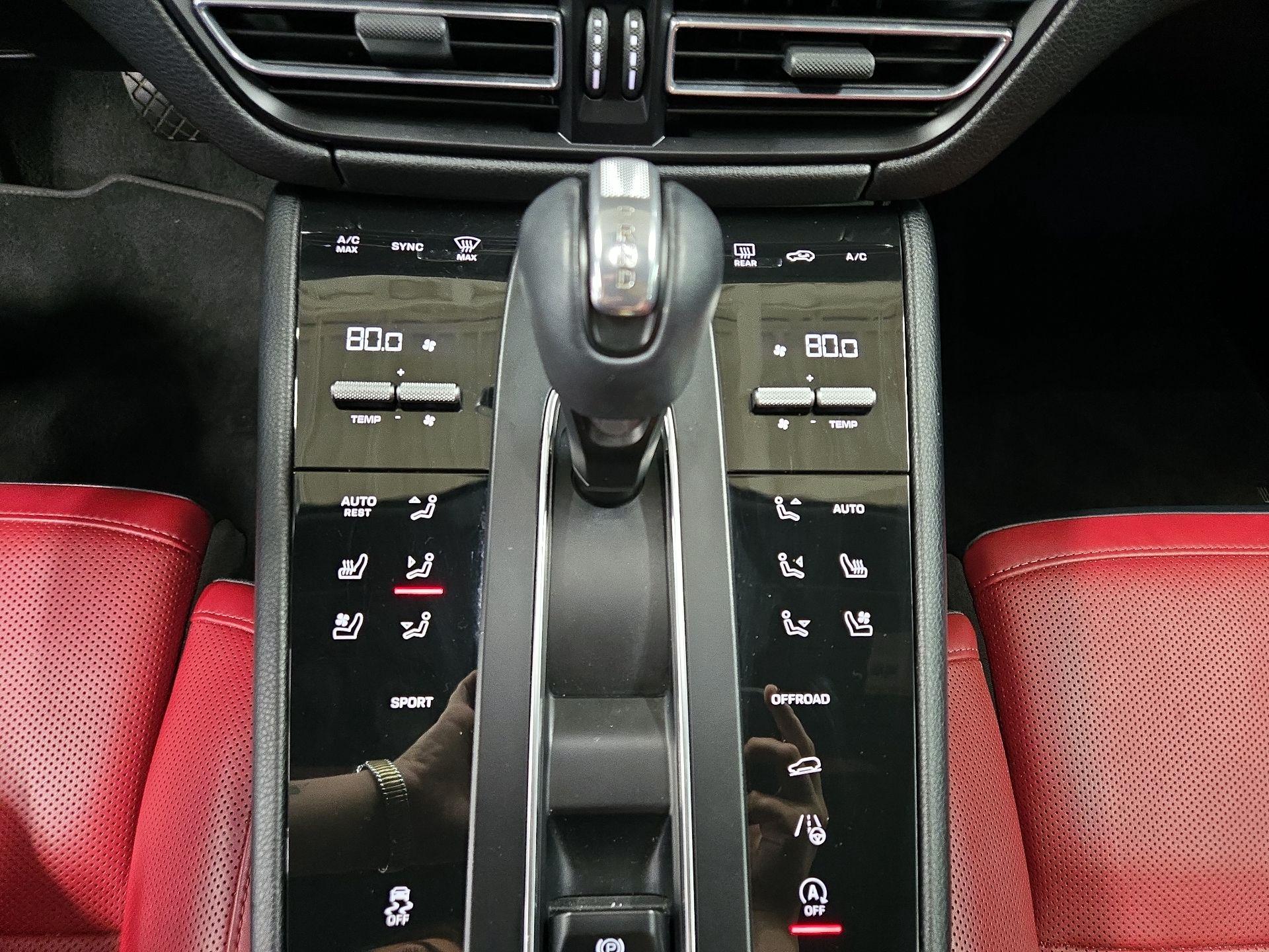 Thumbnail: 2022 Porsche Macan - 15