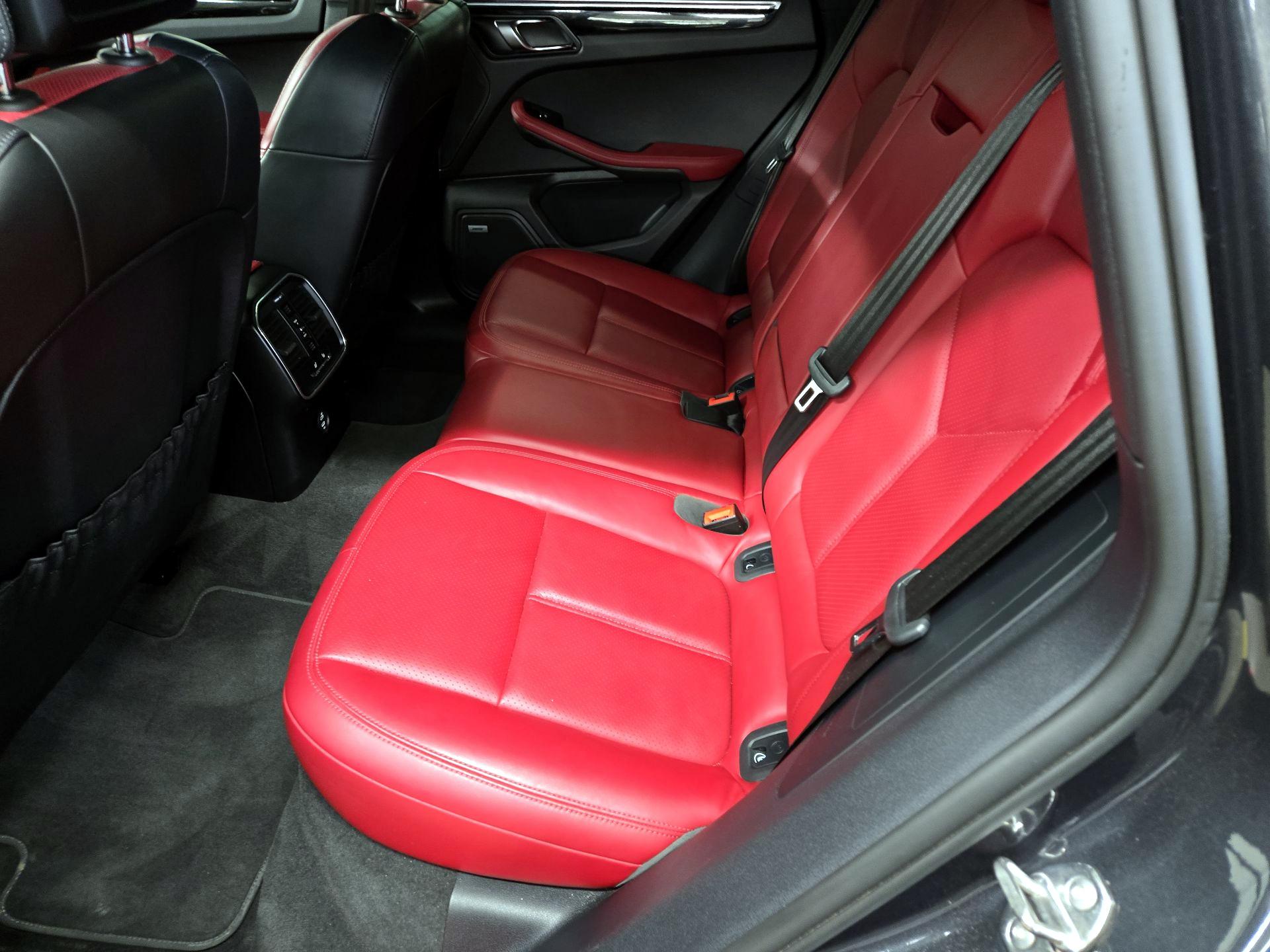 Thumbnail: 2022 Porsche Macan - 17