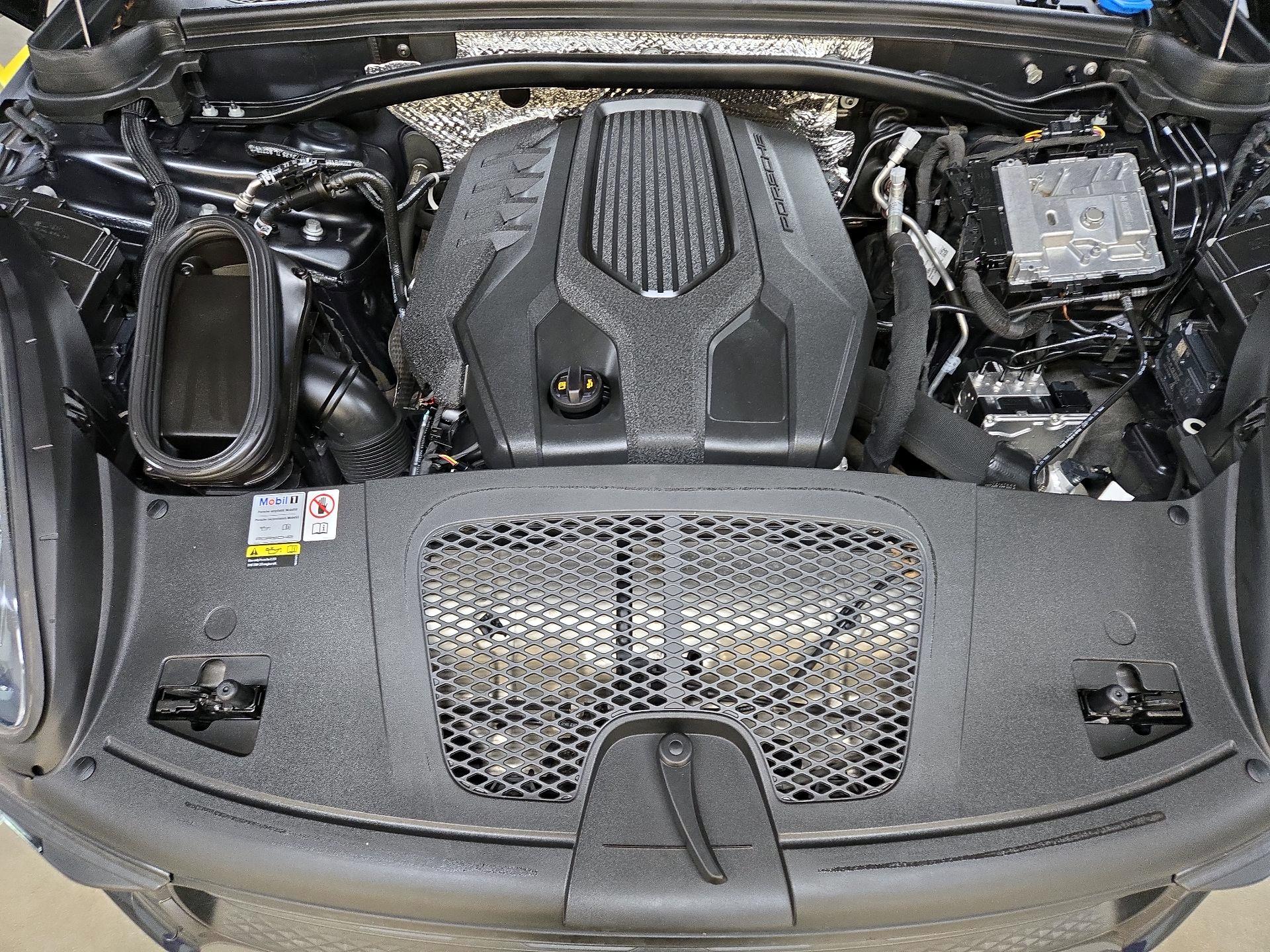 Thumbnail: 2022 Porsche Macan - 19