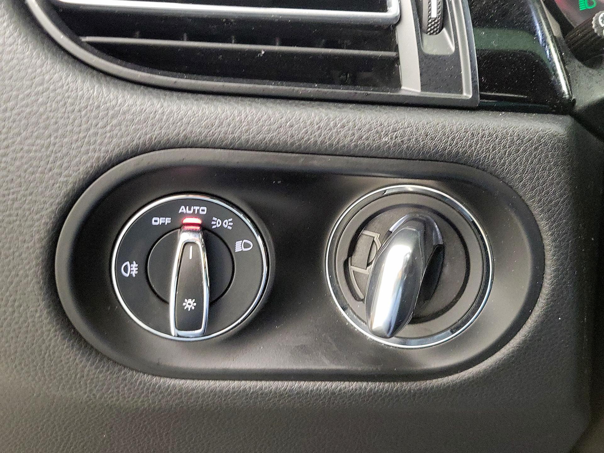 Thumbnail: 2021 Porsche Macan - 13