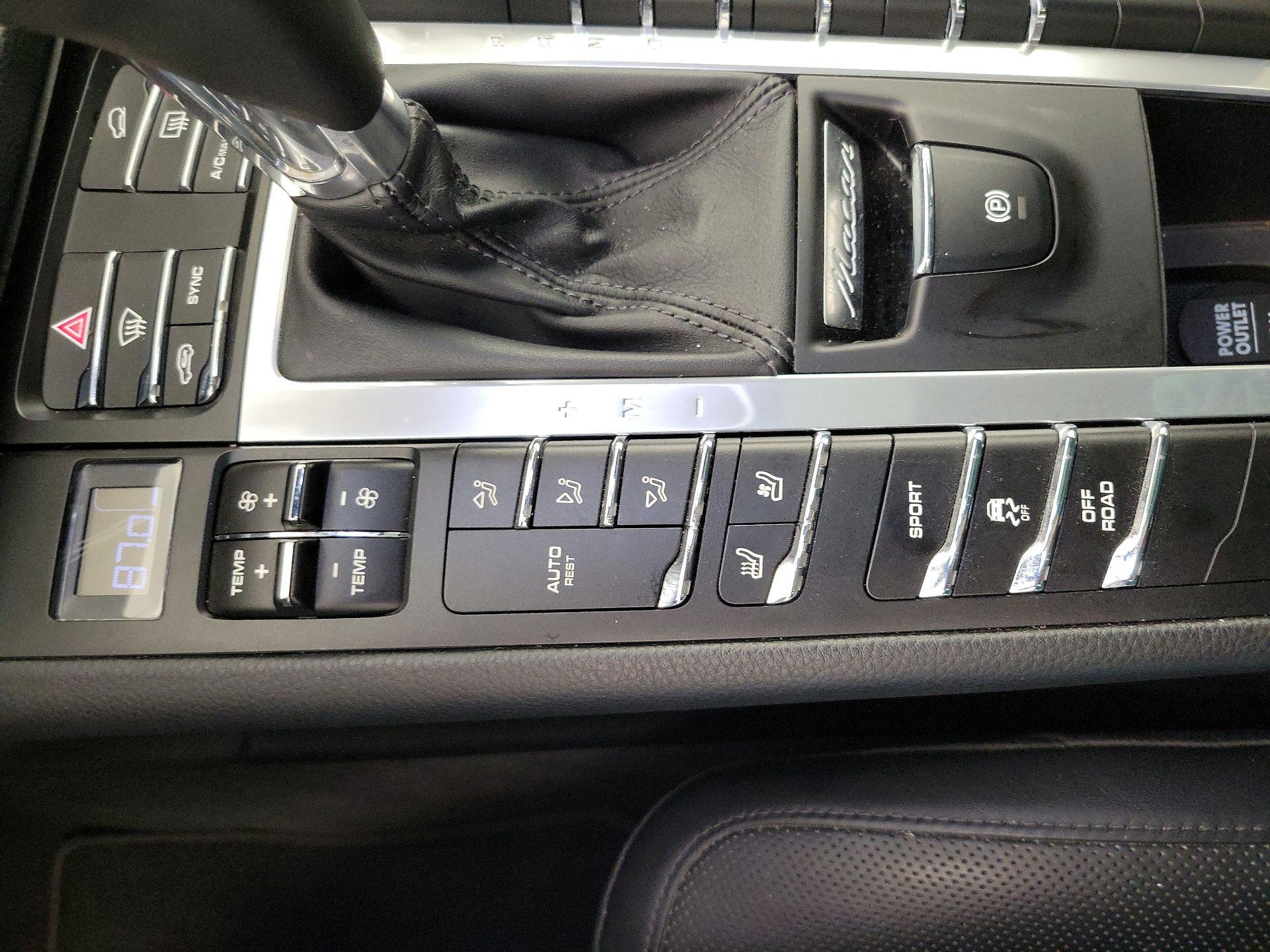 Thumbnail: 2021 Porsche Macan - 17