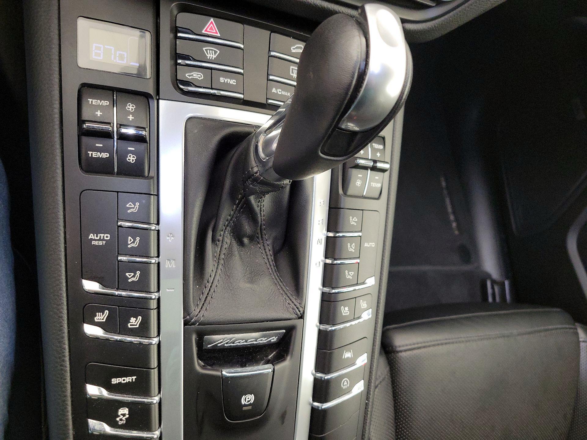 Thumbnail: 2021 Porsche Macan - 18