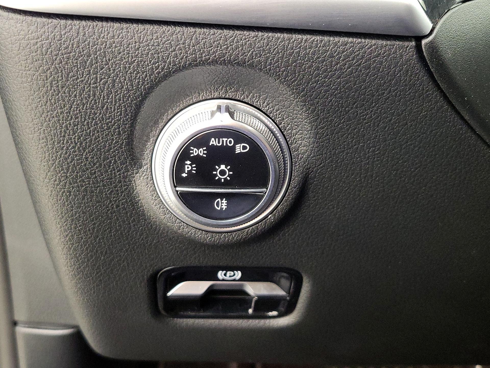 Thumbnail: 2024 Mercedes-Benz C-Class - 13