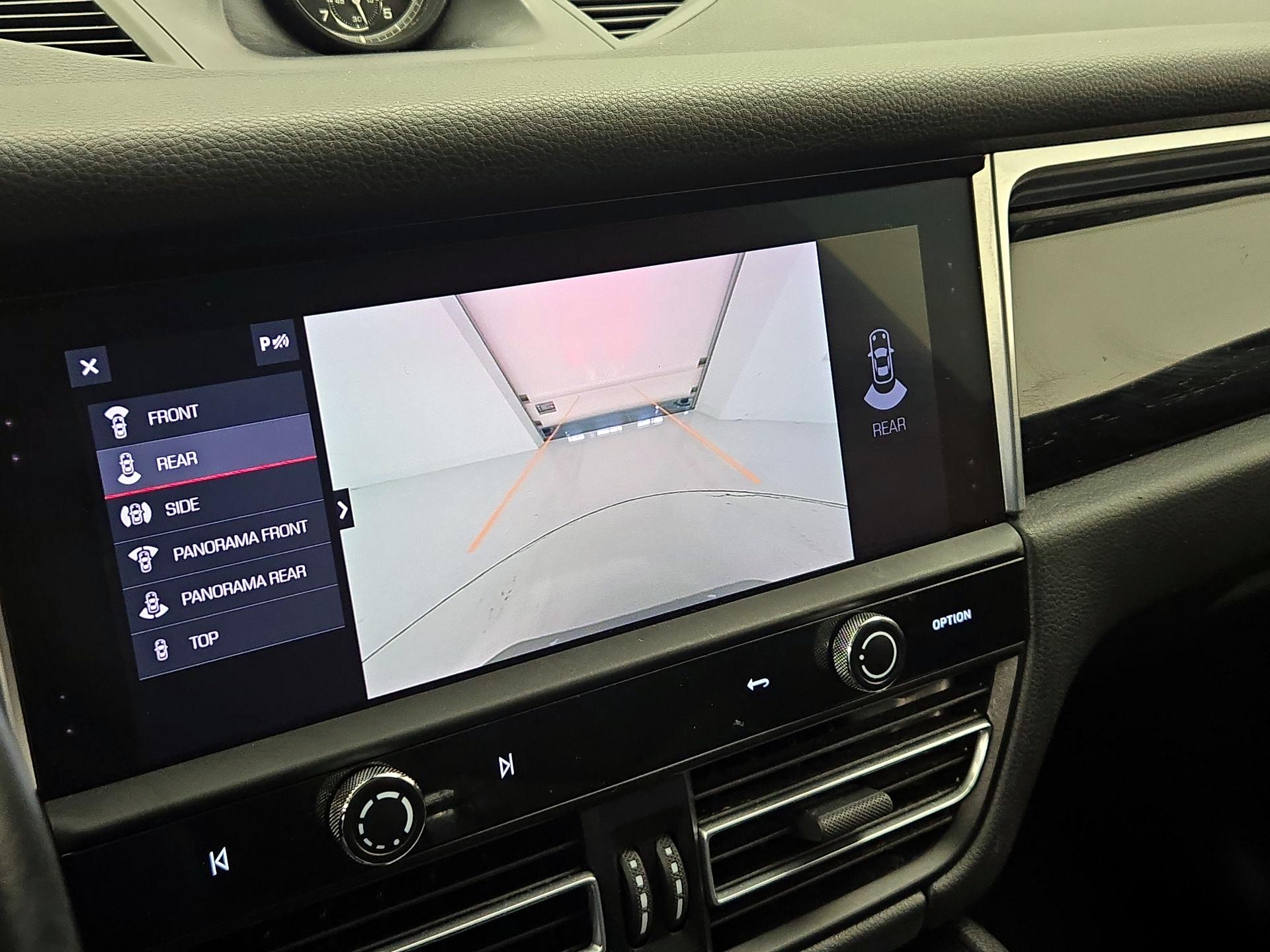 Thumbnail: 2022 Porsche Macan - 15